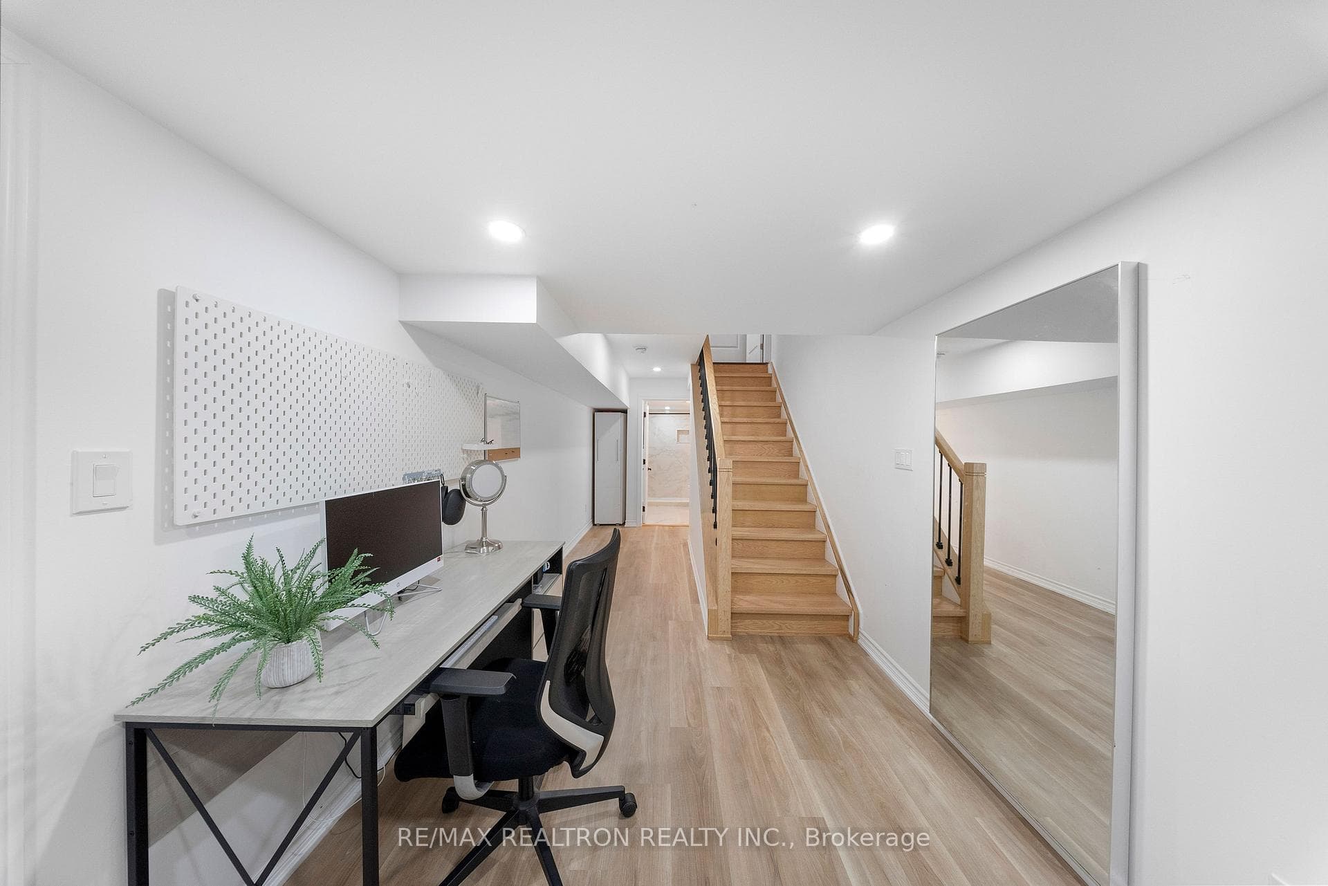 25 ROBINSON Street photo 29