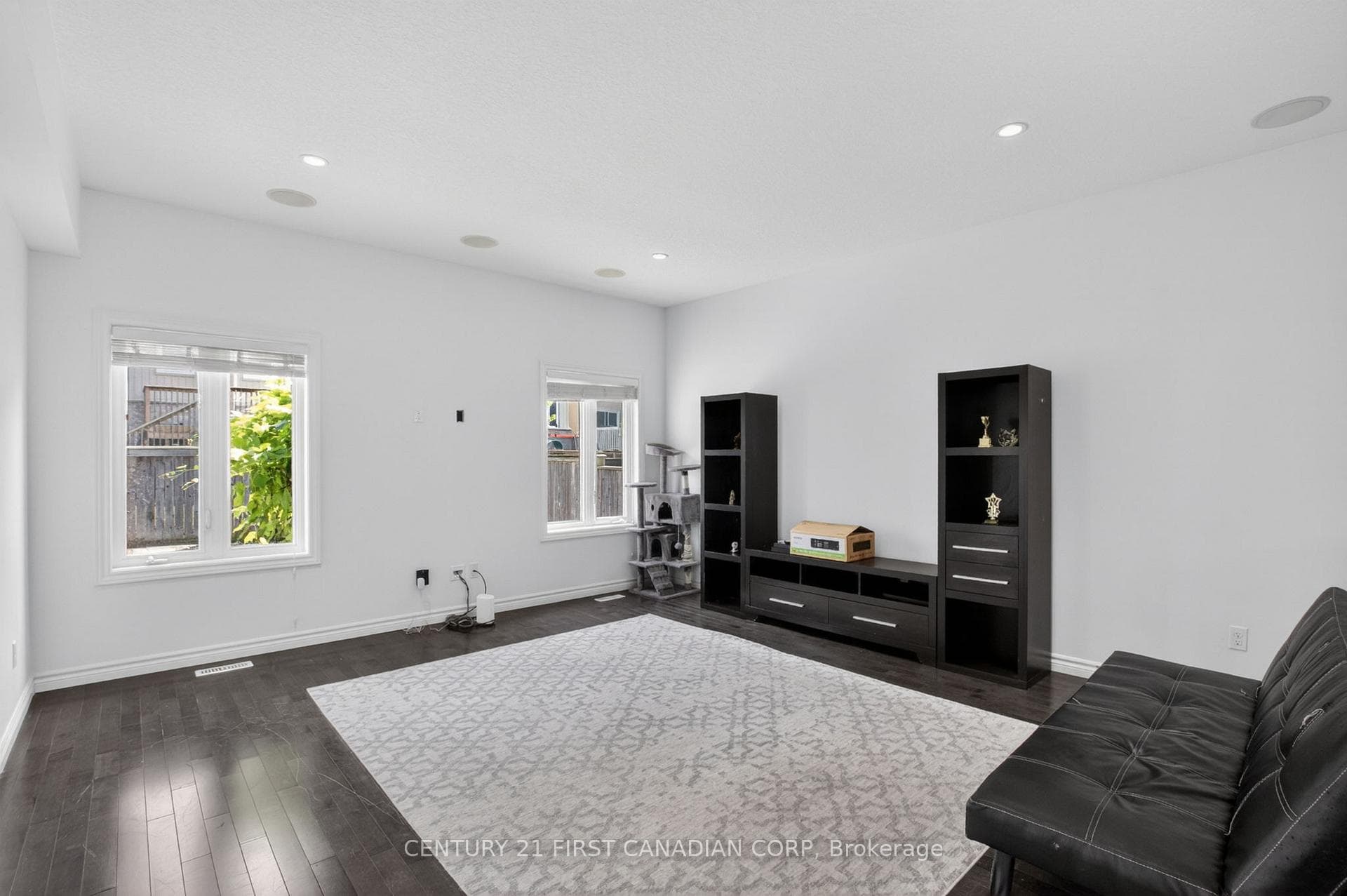 697 Killarney Road photo 8