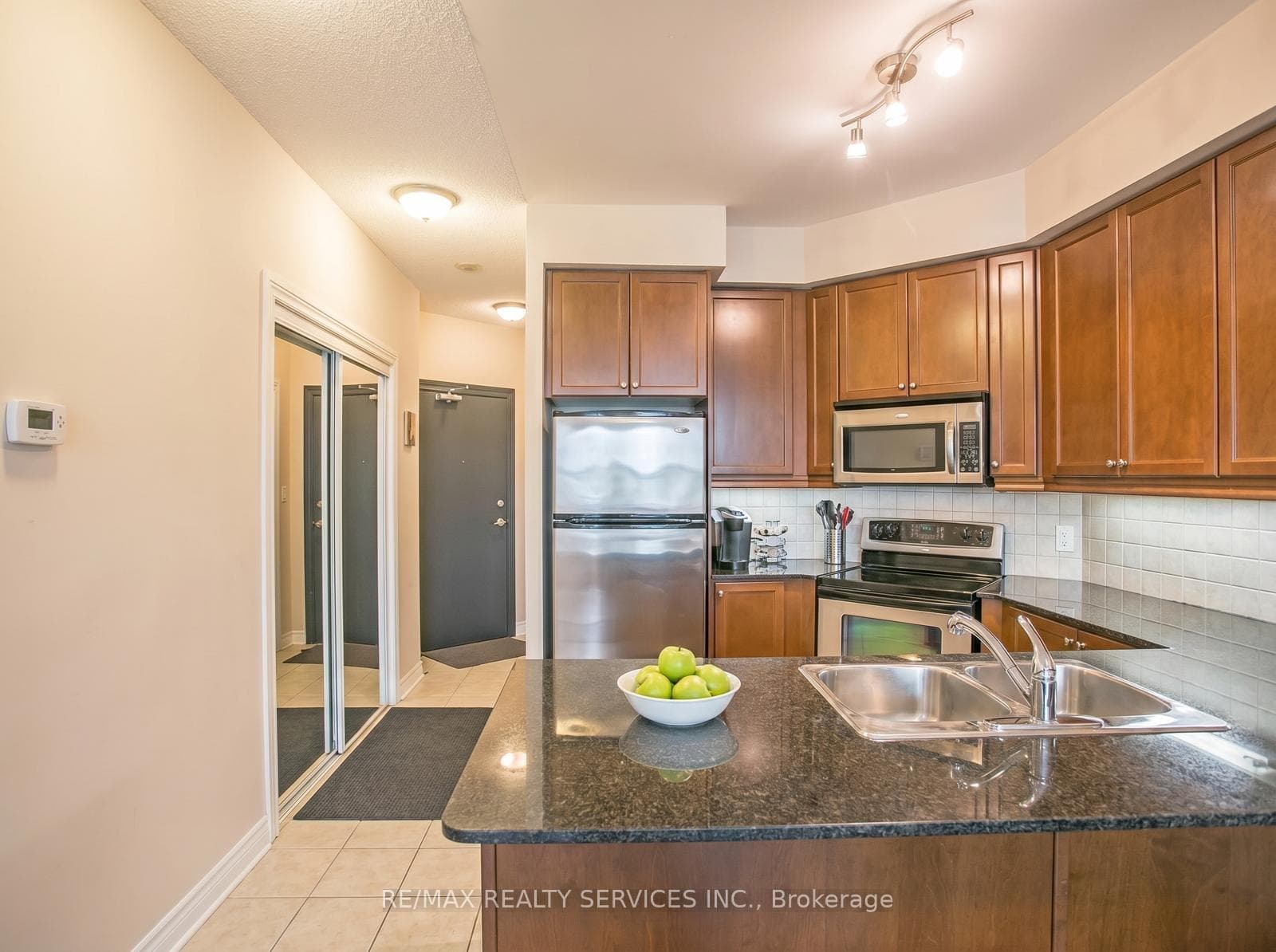 80 Absolute Avenue Unit 1108 photo 5