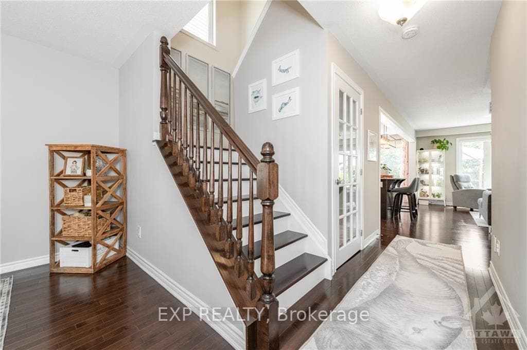 415 MEADOWHAWK Crescent photo 8