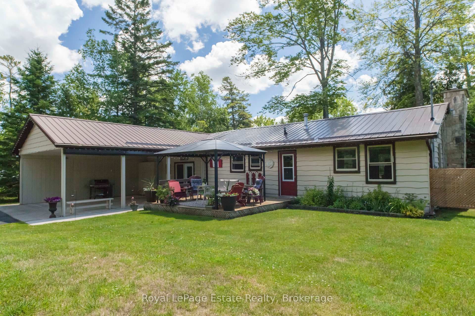 326 Lindsay Street photo 11