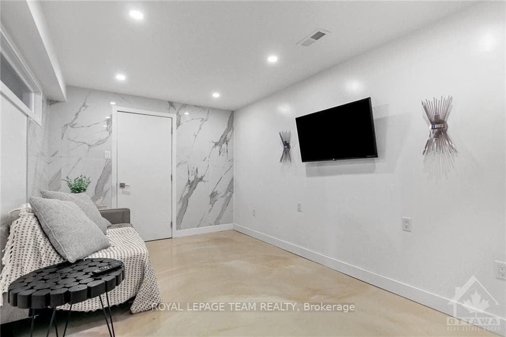 11 SUNRAY Crescent photo 24