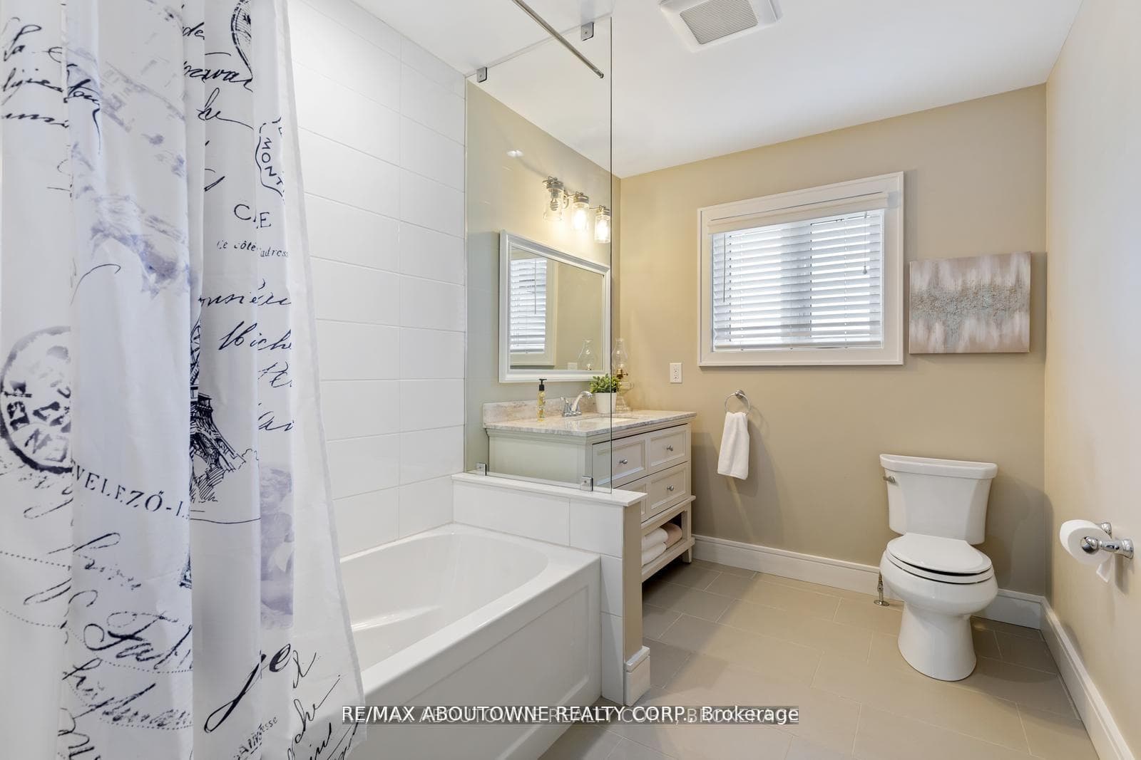 363 Walton Street photo 20