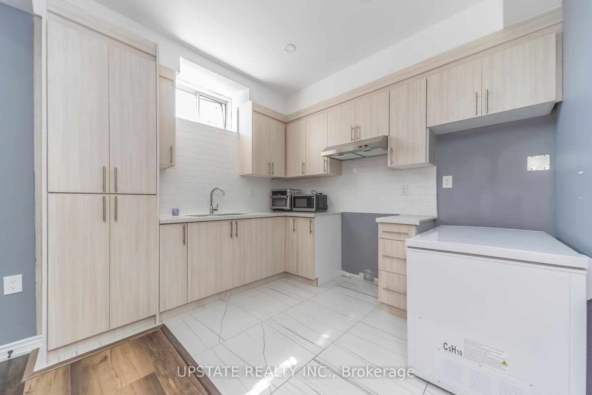 23 Spain Crescent photo 35