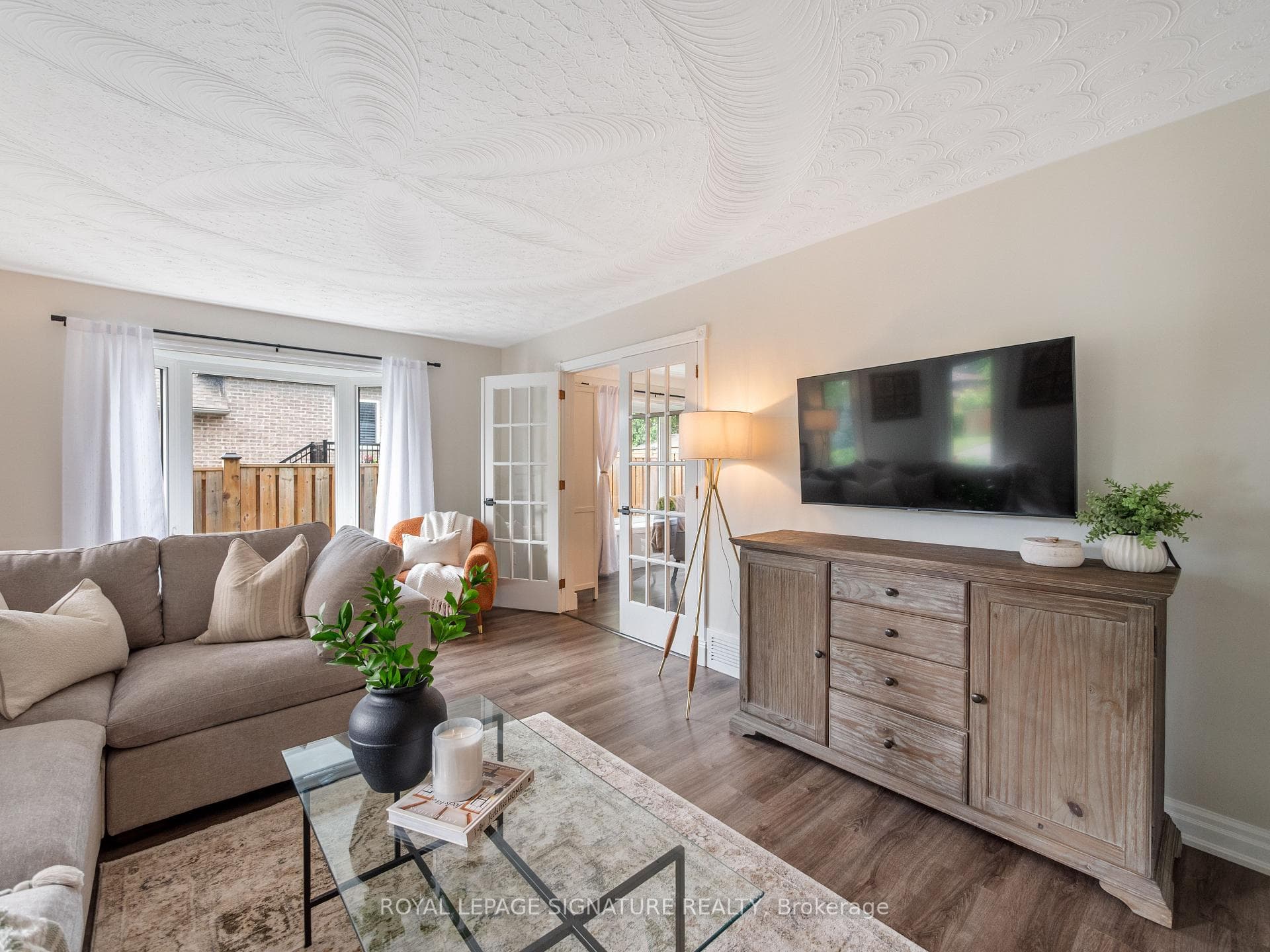 245 Appleby Road photo 3