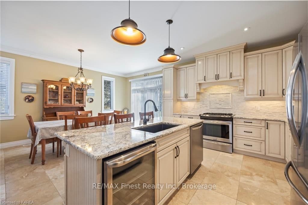 8 BURLEIGH Court photo 12