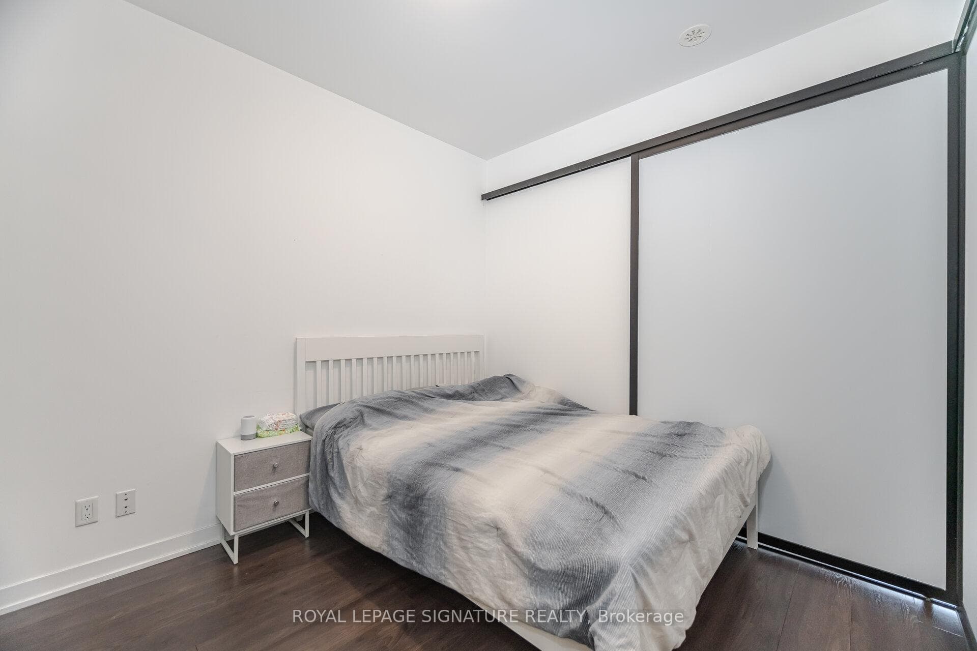 899 Queen Street Unit 407 photo 26