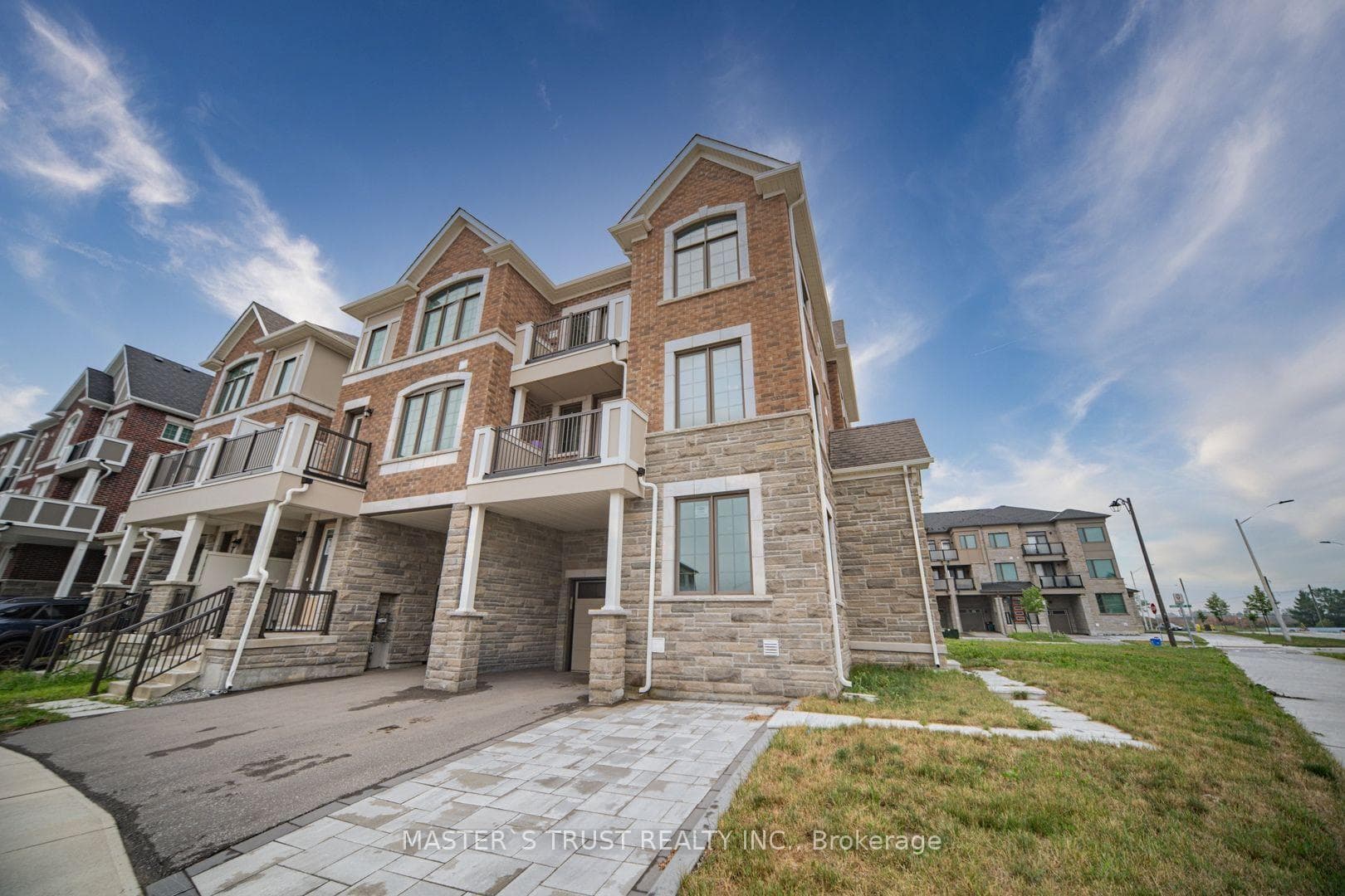 286 Beaverbrae Drive photo 2