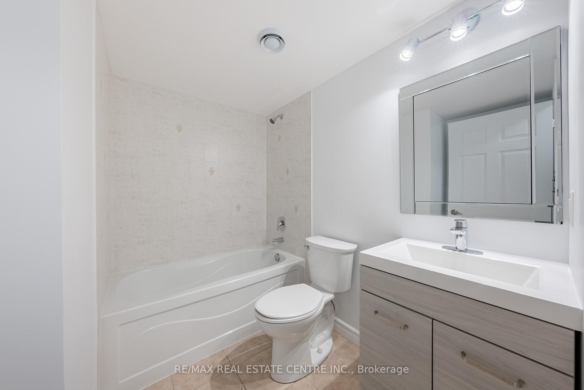 335 Rathburn Road Unit 511 photo 31