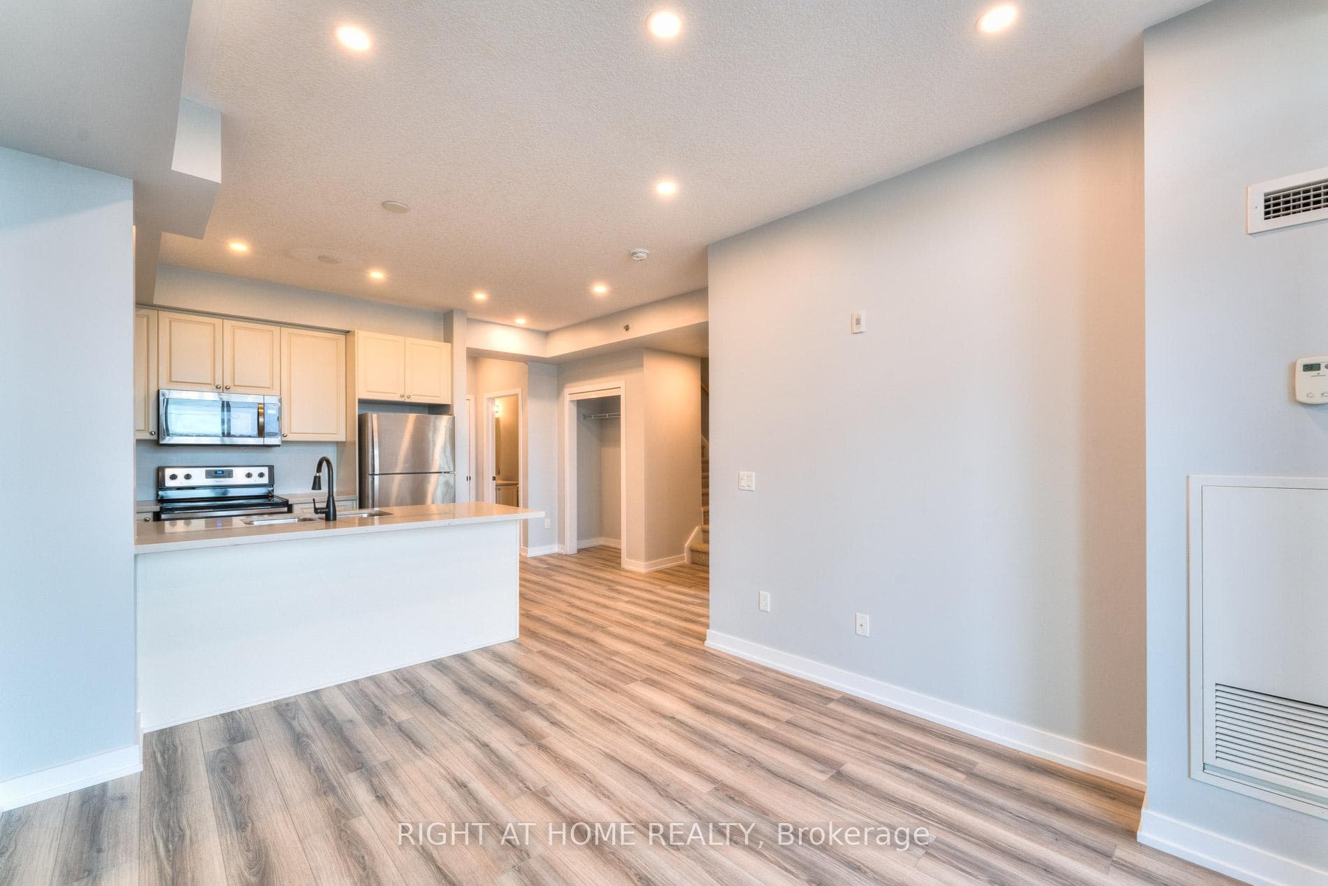 2486 Old Bronte Road Unit 320 photo 11