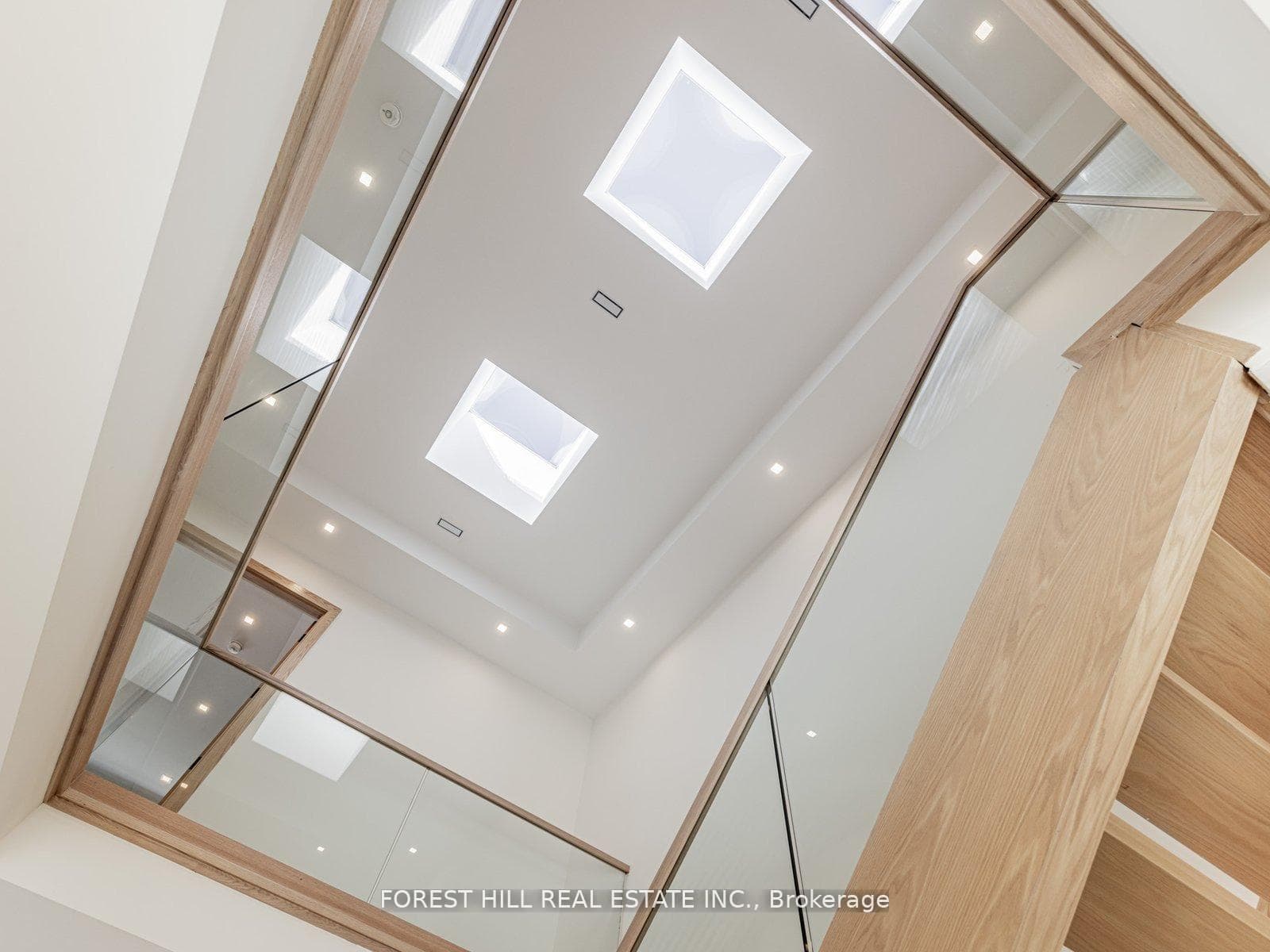 492 Hounslow Avenue photo 12