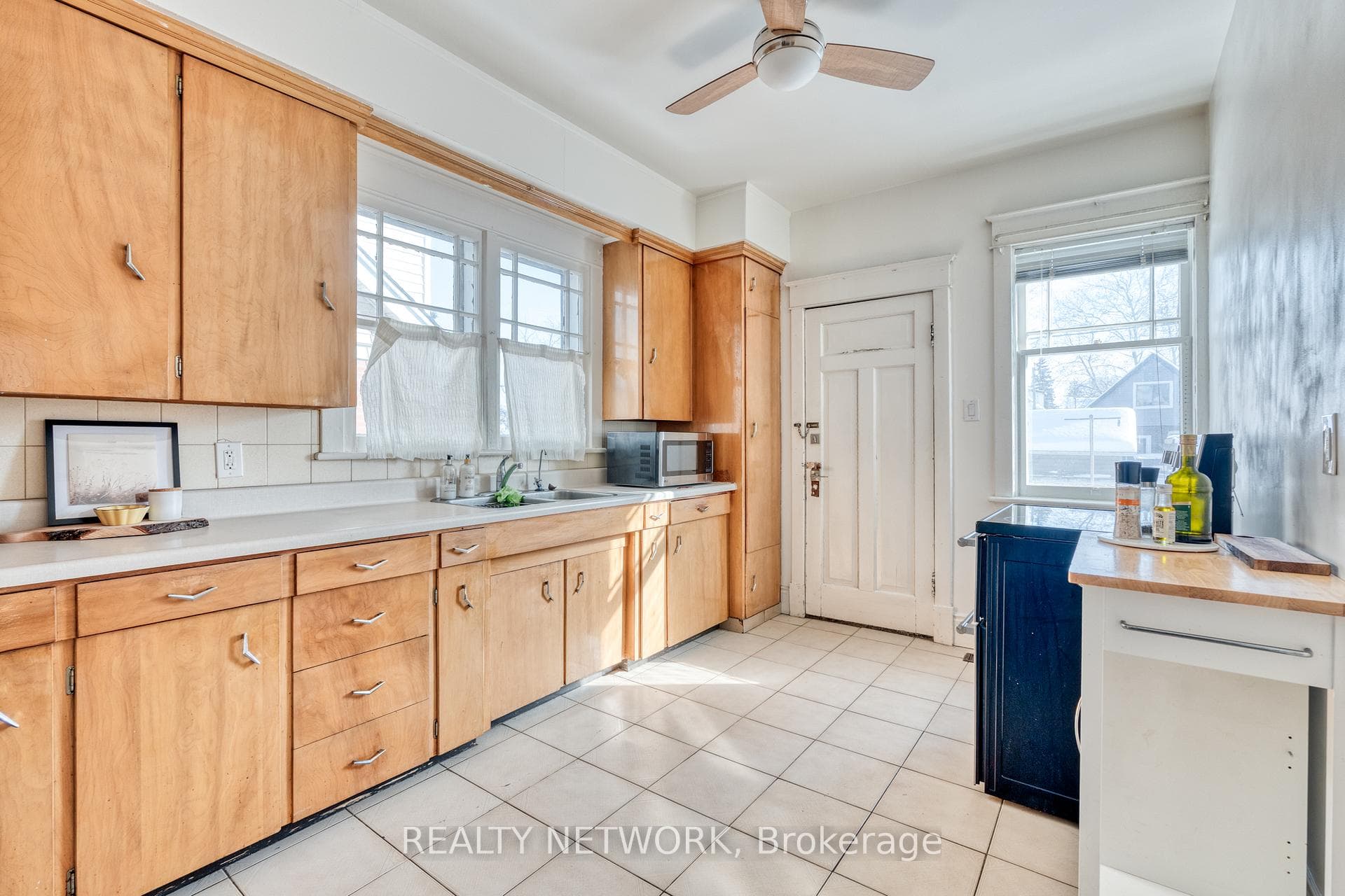 229 Park Row photo 16