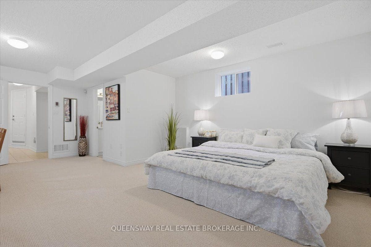 83 Floyd Avenue photo 34