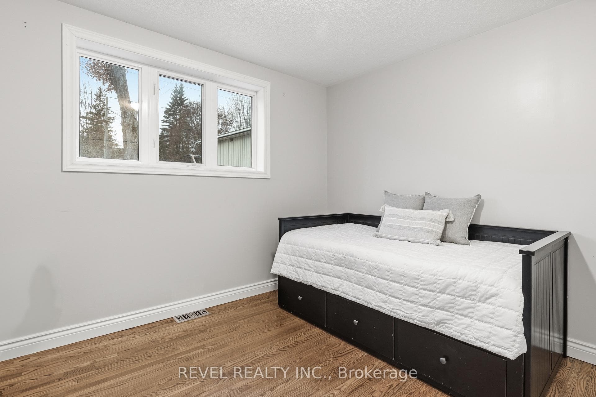169 Victoria Drive photo 31