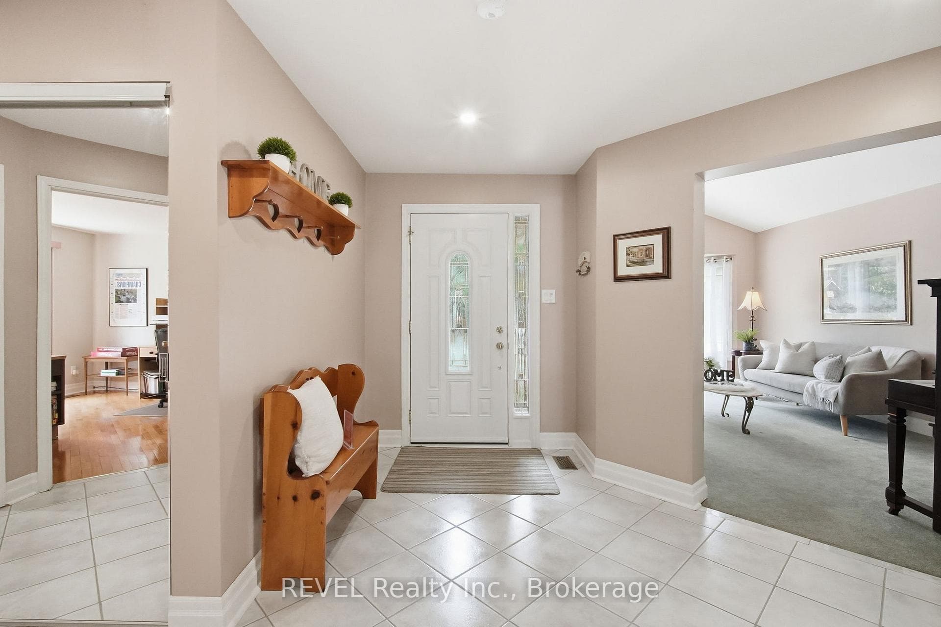 29 Stratton Crescent photo 3