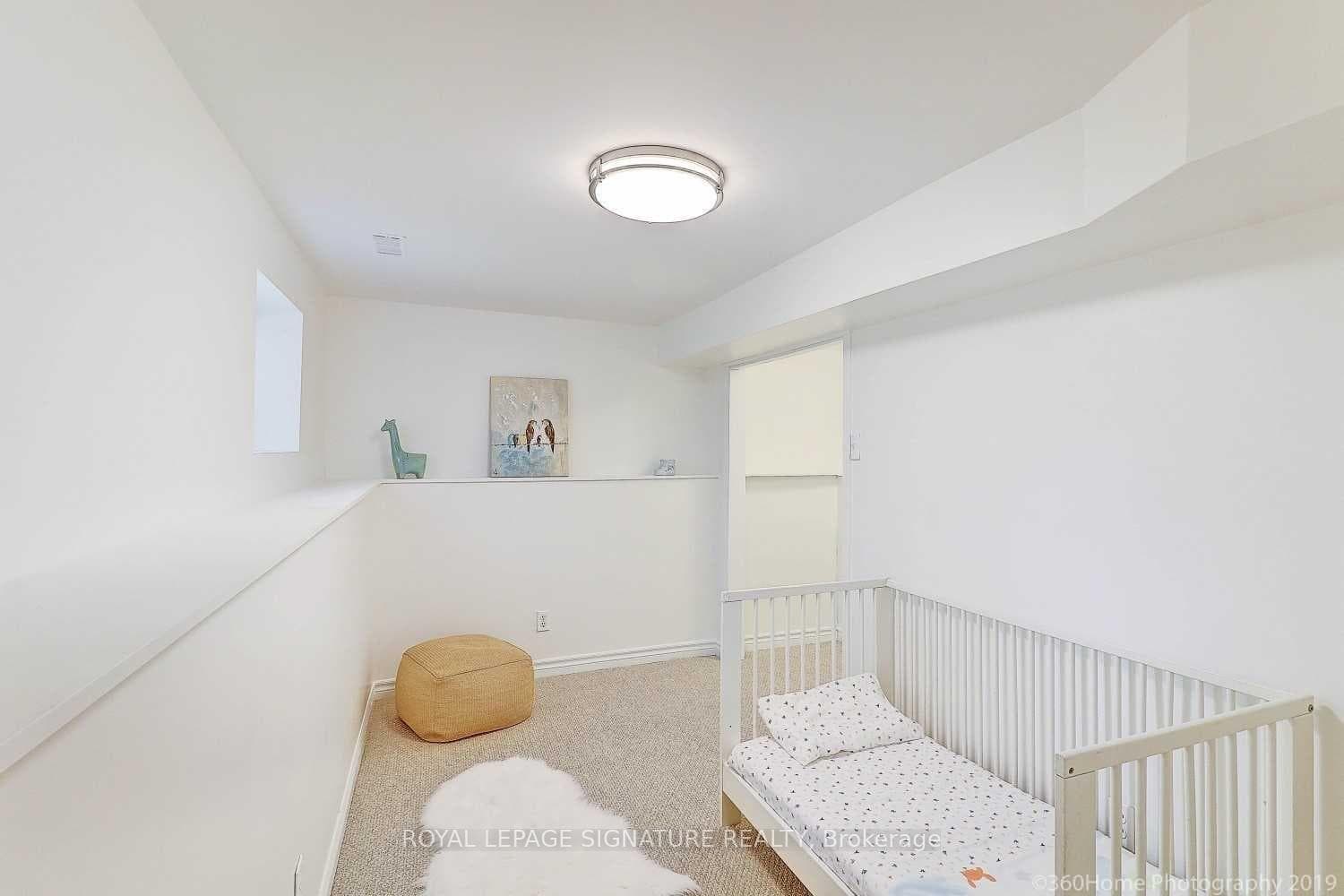 41 Hastings Avenue Unit Main & Bsmt photo 9