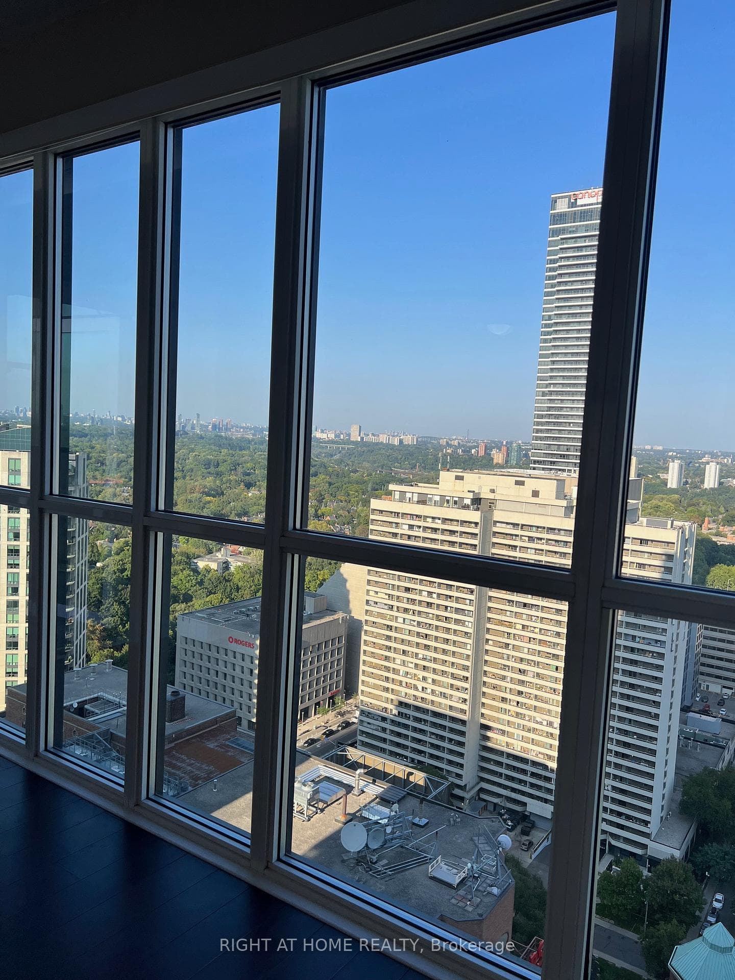 28 TED ROGERS Way Unit 3302 photo 12