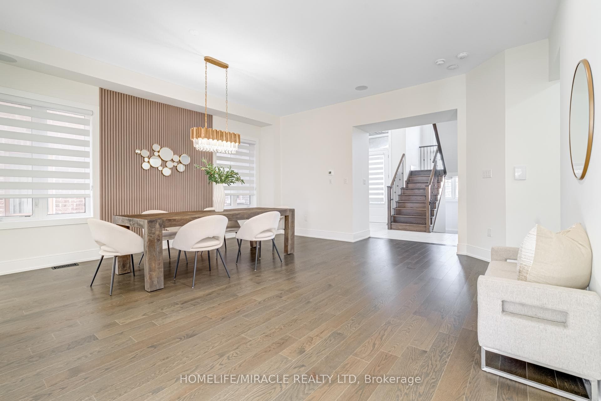 1177 Wickham Road photo 8