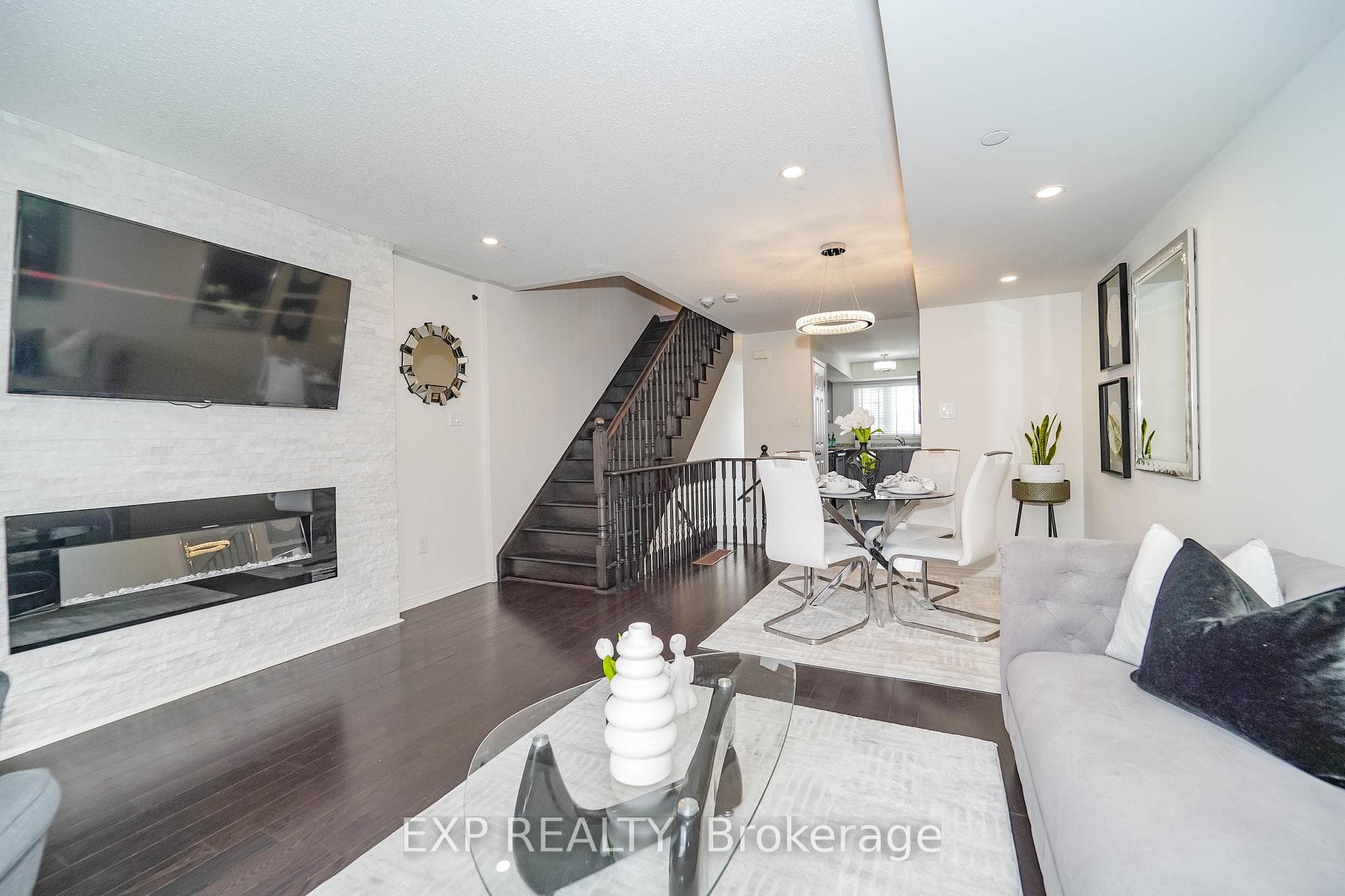 2560 Bromus Path photo 13