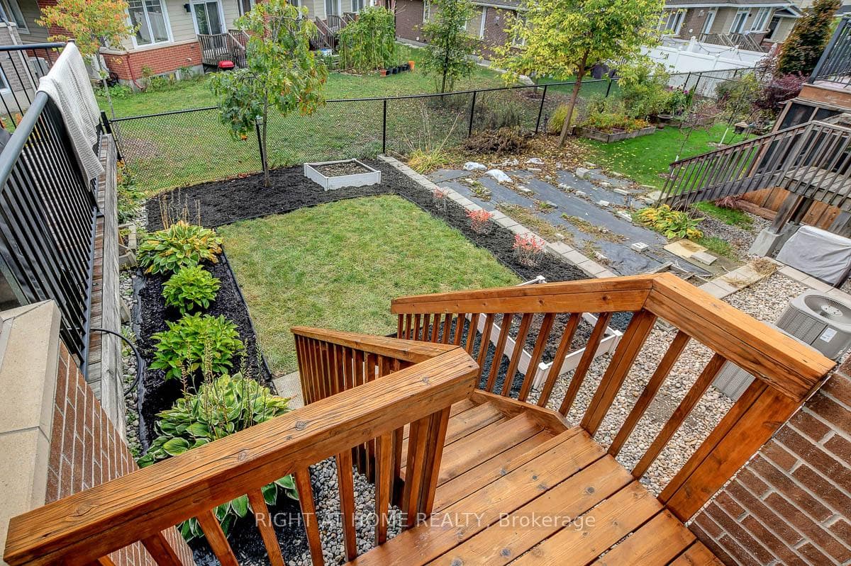 52 Arkose Street photo 40