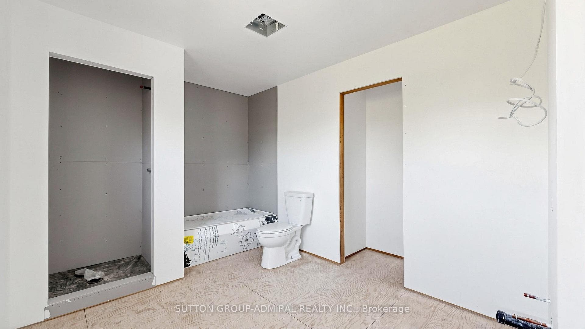 62 Rosemeade Avenue photo 38