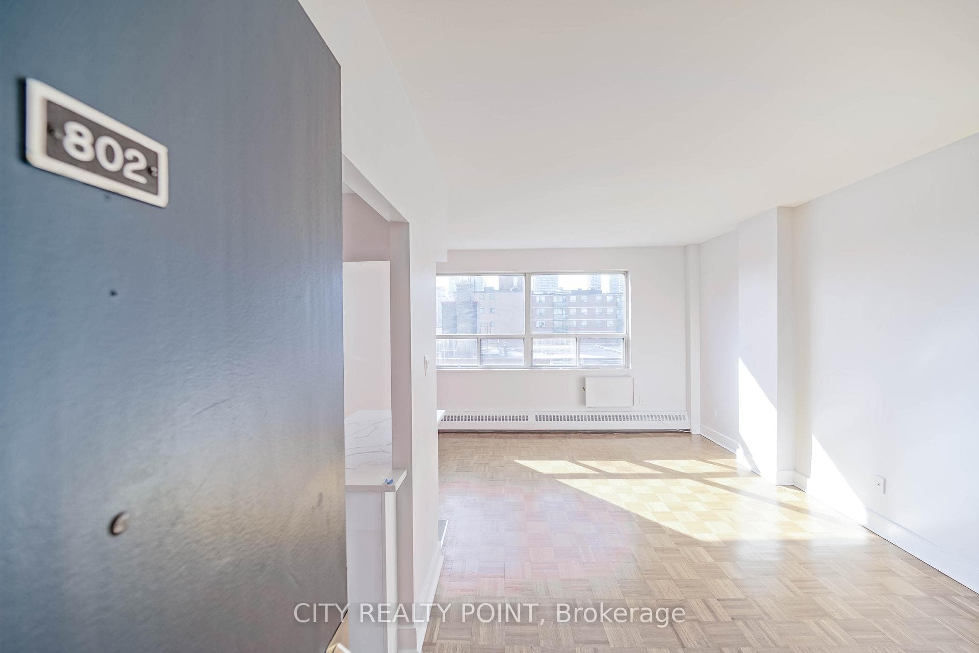 490 Eglinton Avenue Unit 802 photo 2