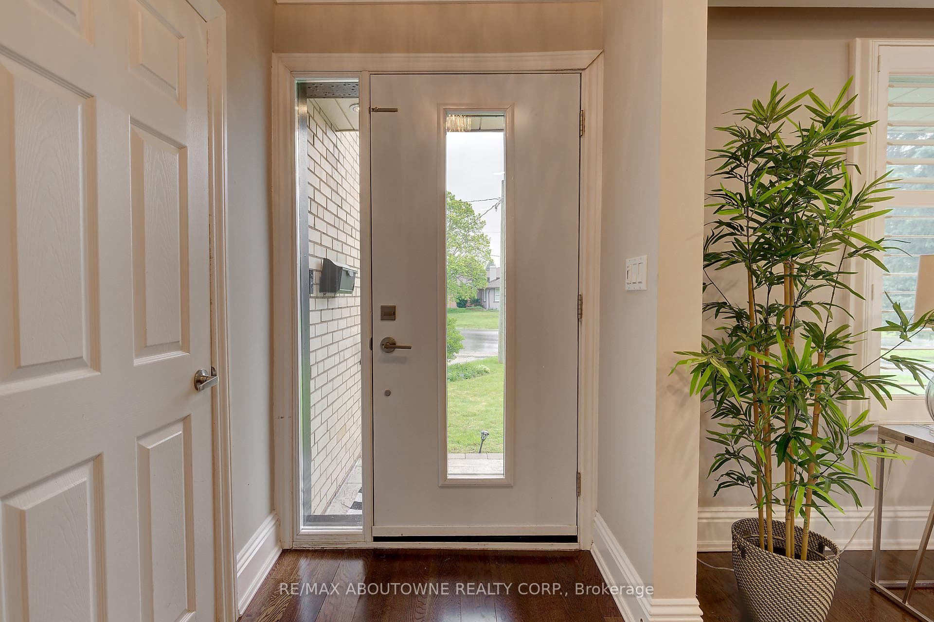255 Wales Crescent photo 7