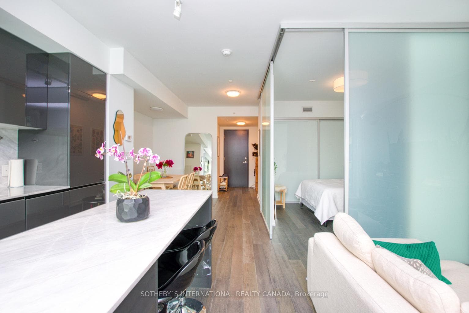 377 Madison Avenue Unit 504 photo 6