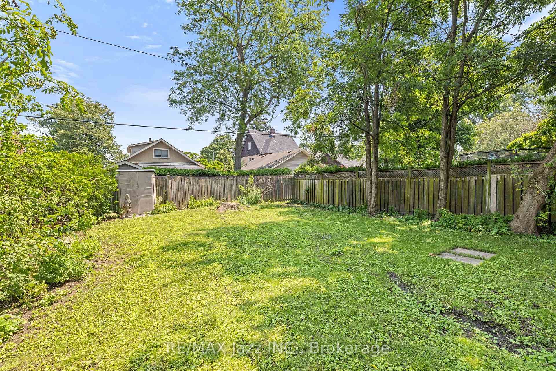 477 Masson Street photo 49
