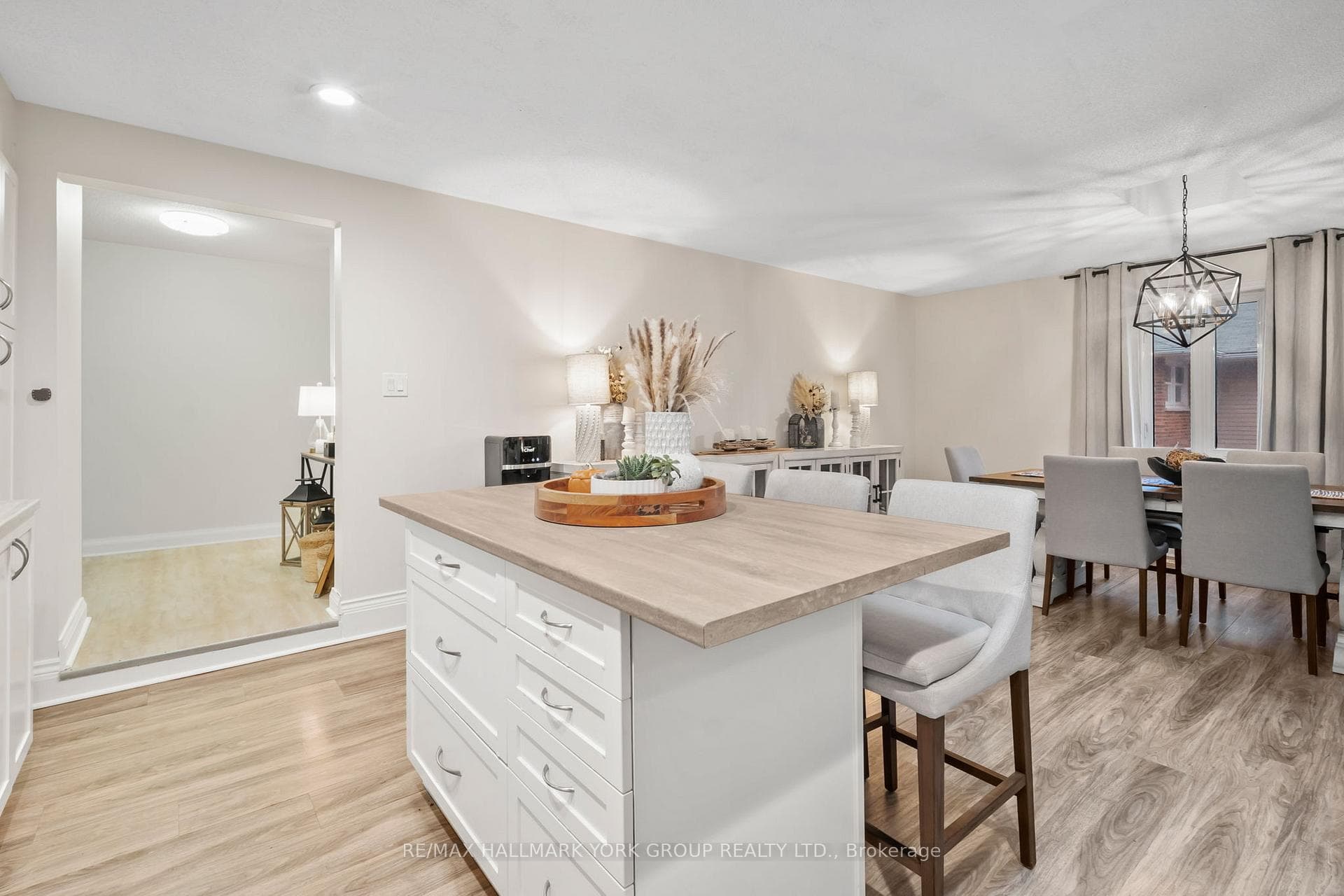 59 Laidlaw Street photo 13