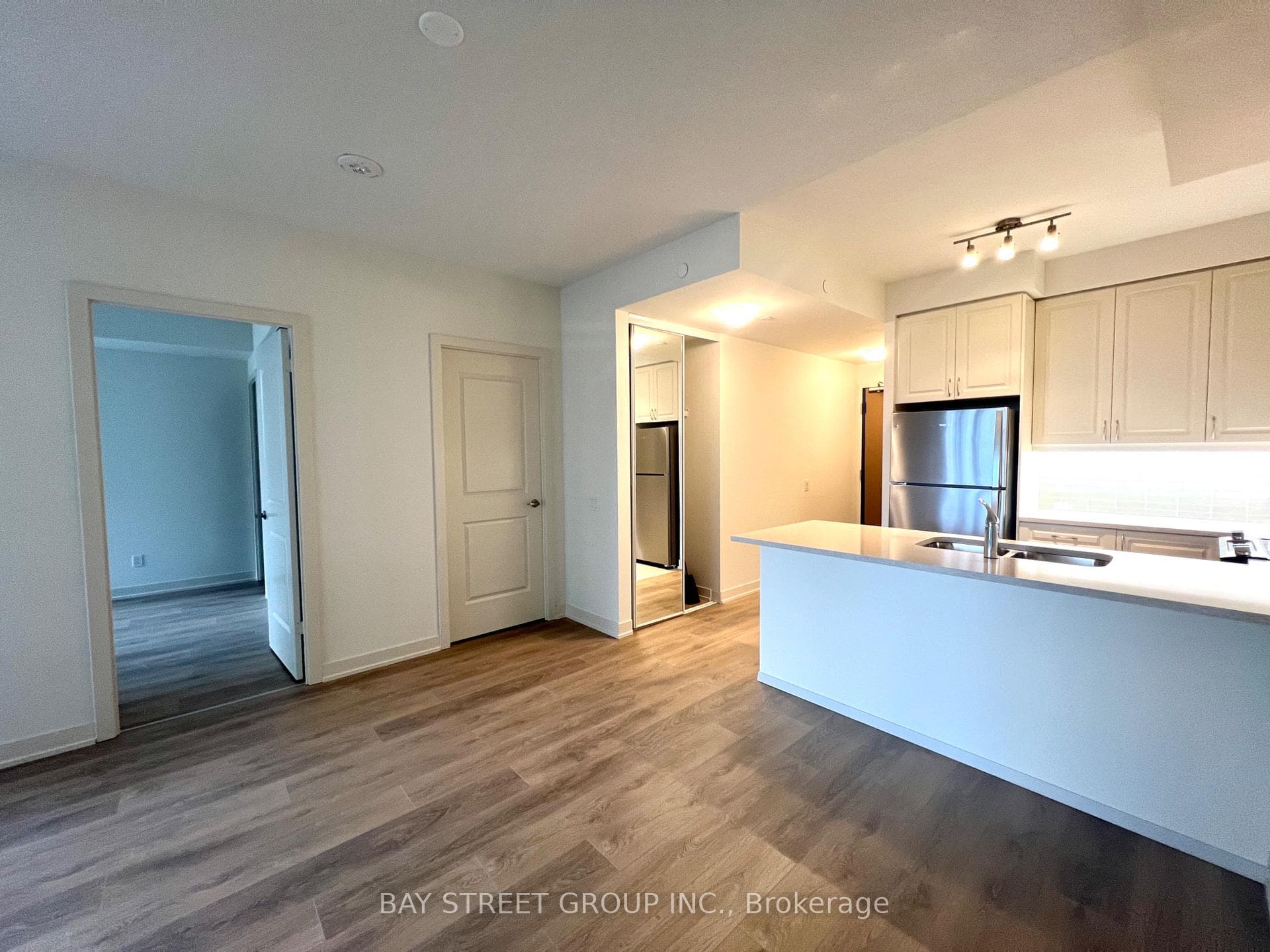 4955 Yonge Street Unit 820 photo 3