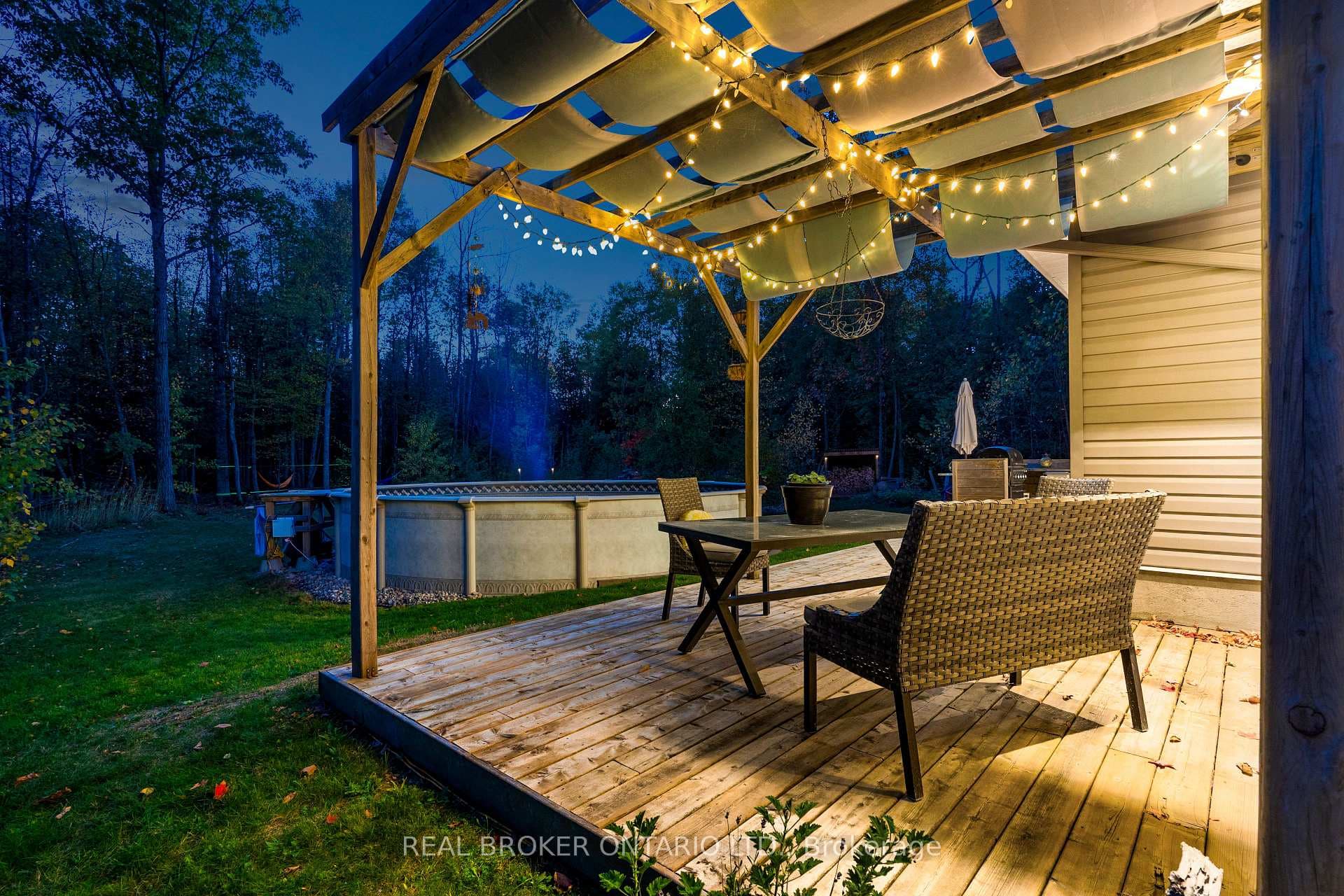 967 Upper Dwyer Hill Road photo 46