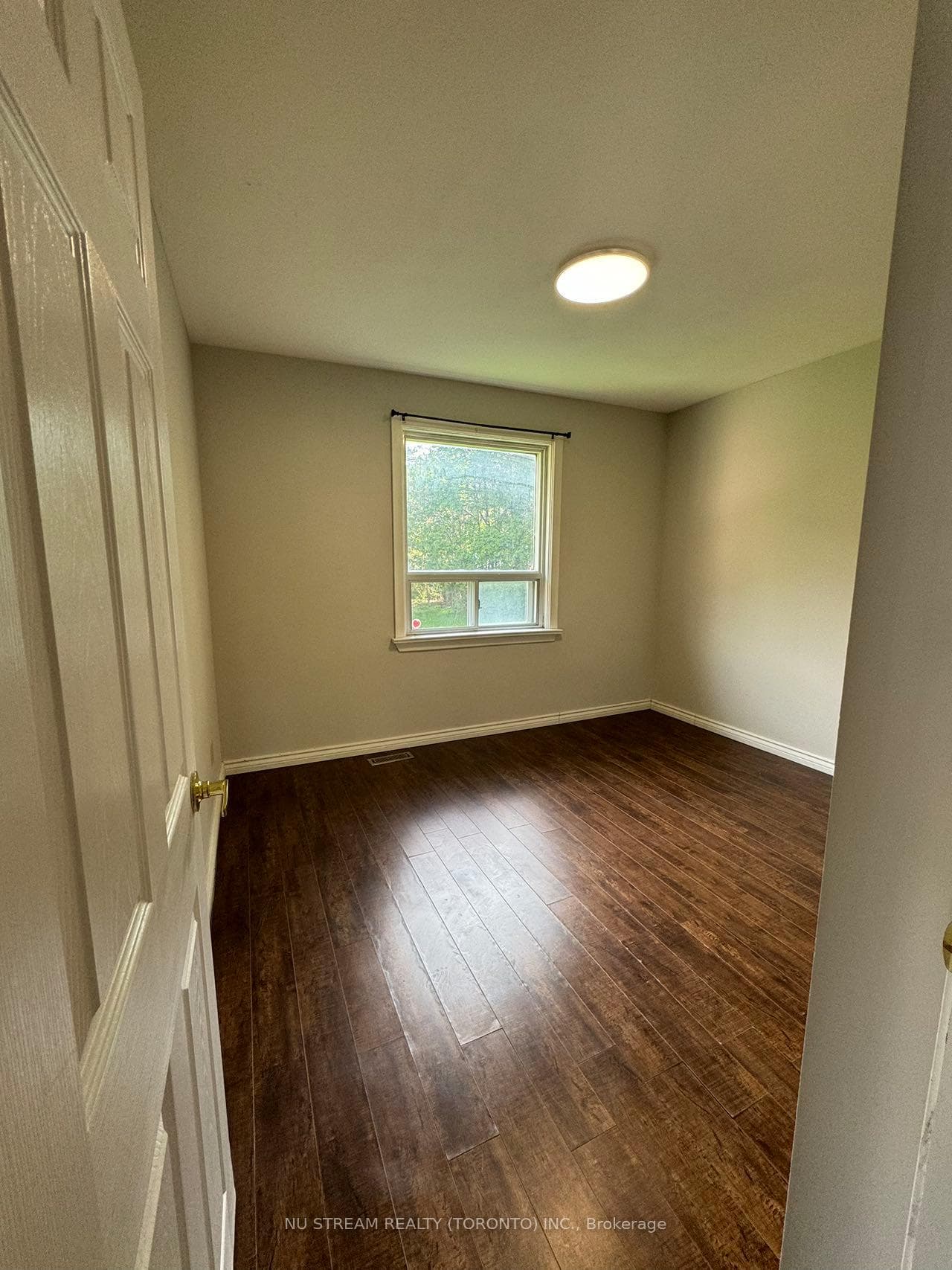 465 Lynett Crescent Unit Main photo 15
