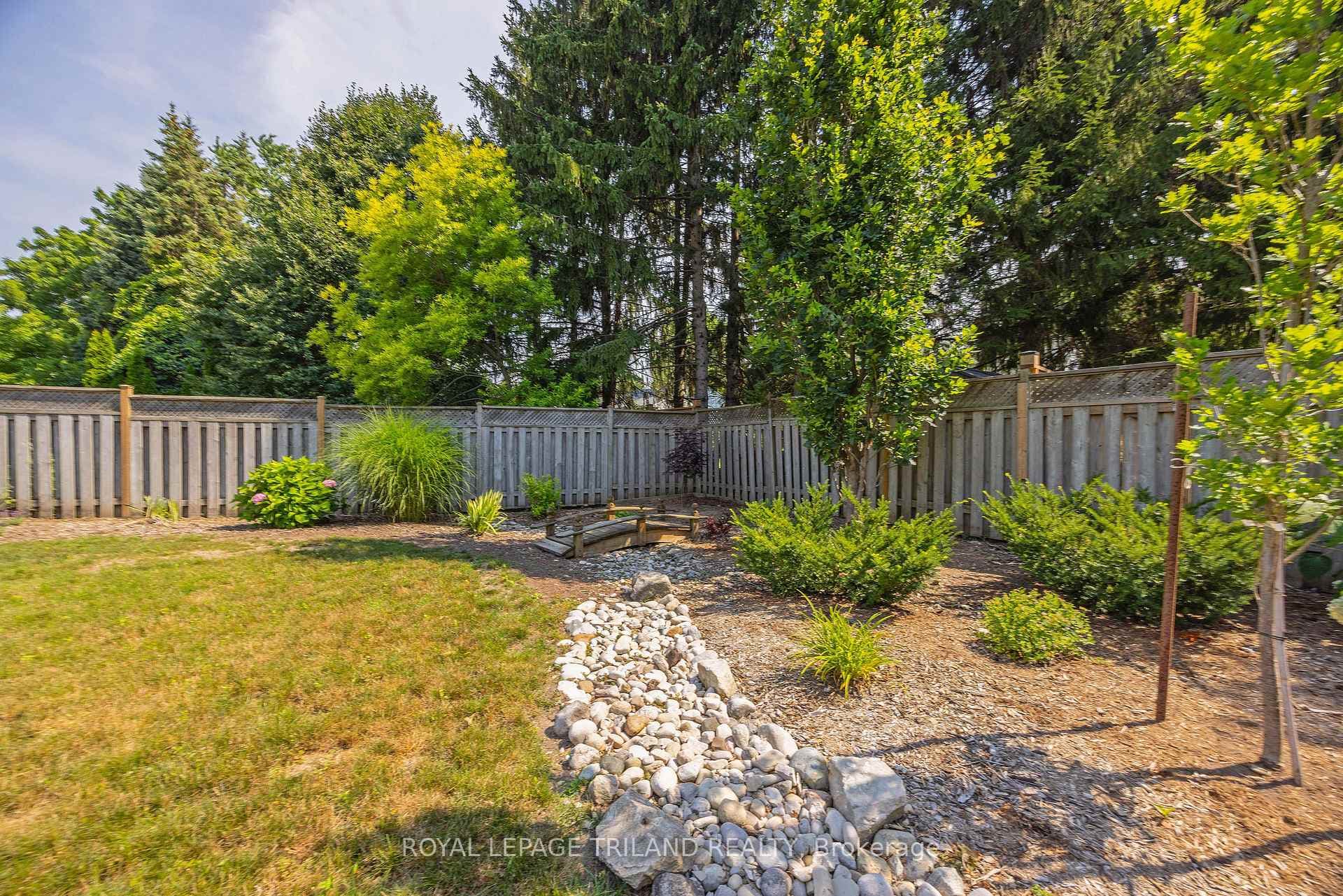 15 Augusta Crescent photo 44
