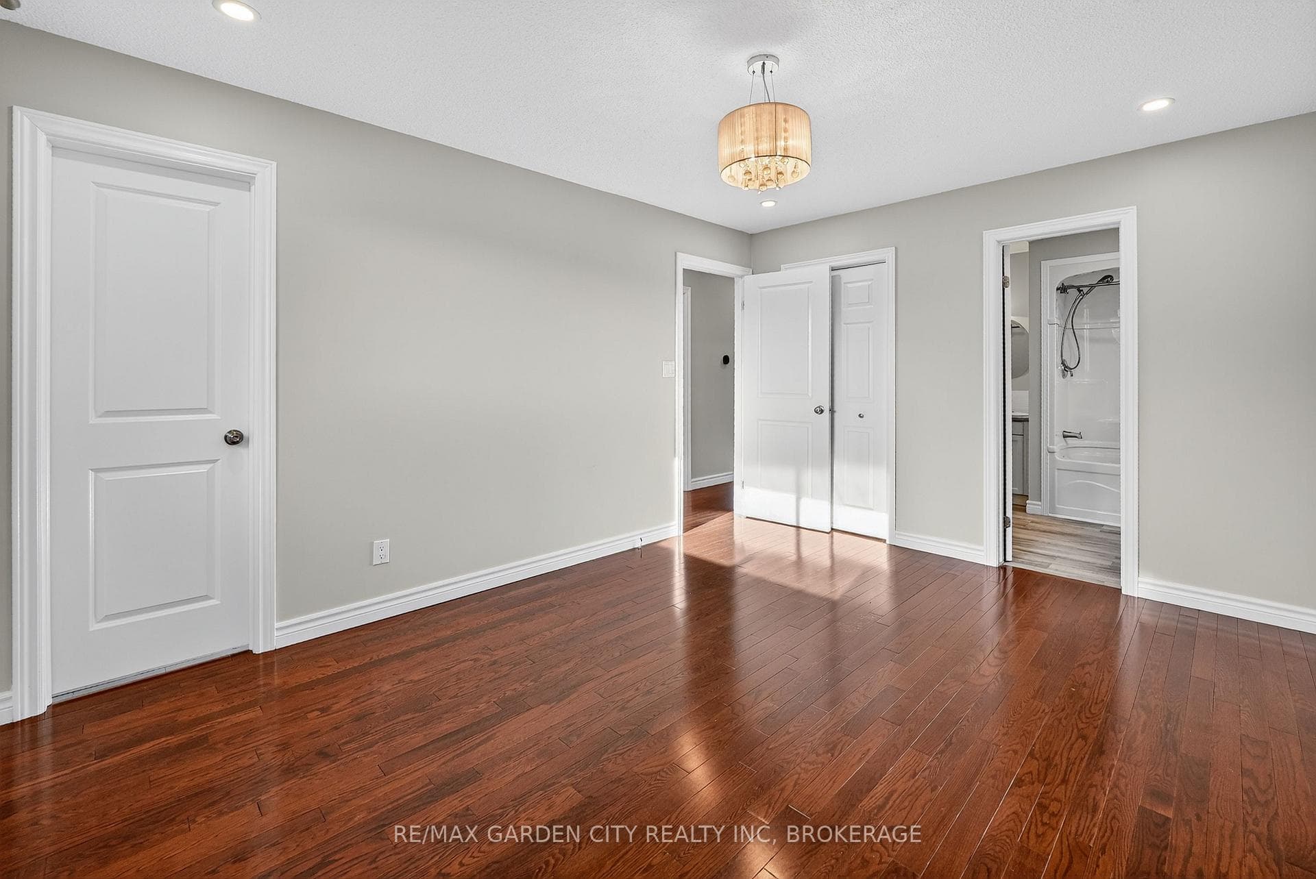 4 Jeanette Drive photo 16