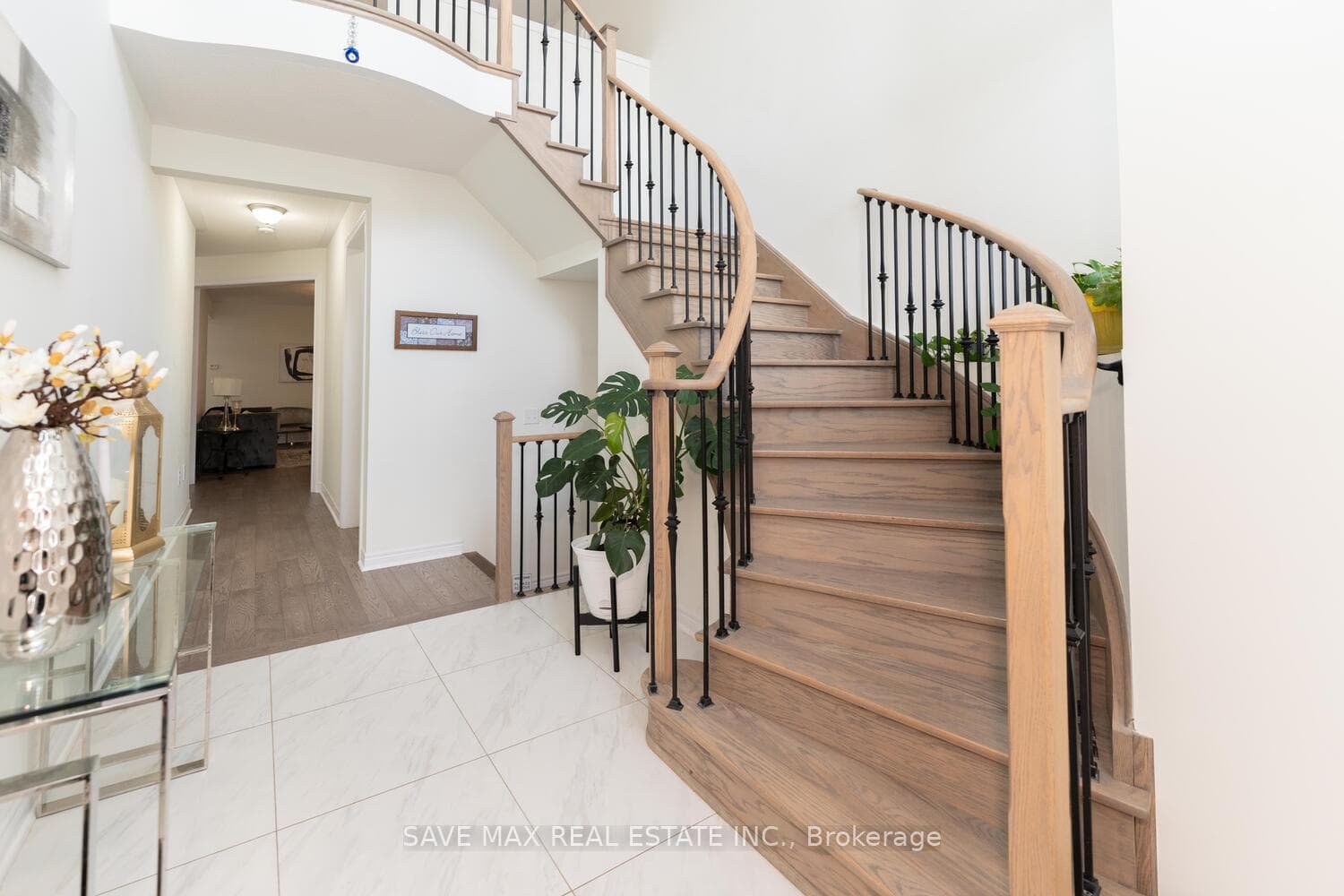 56 Farringdon Crescent photo 1