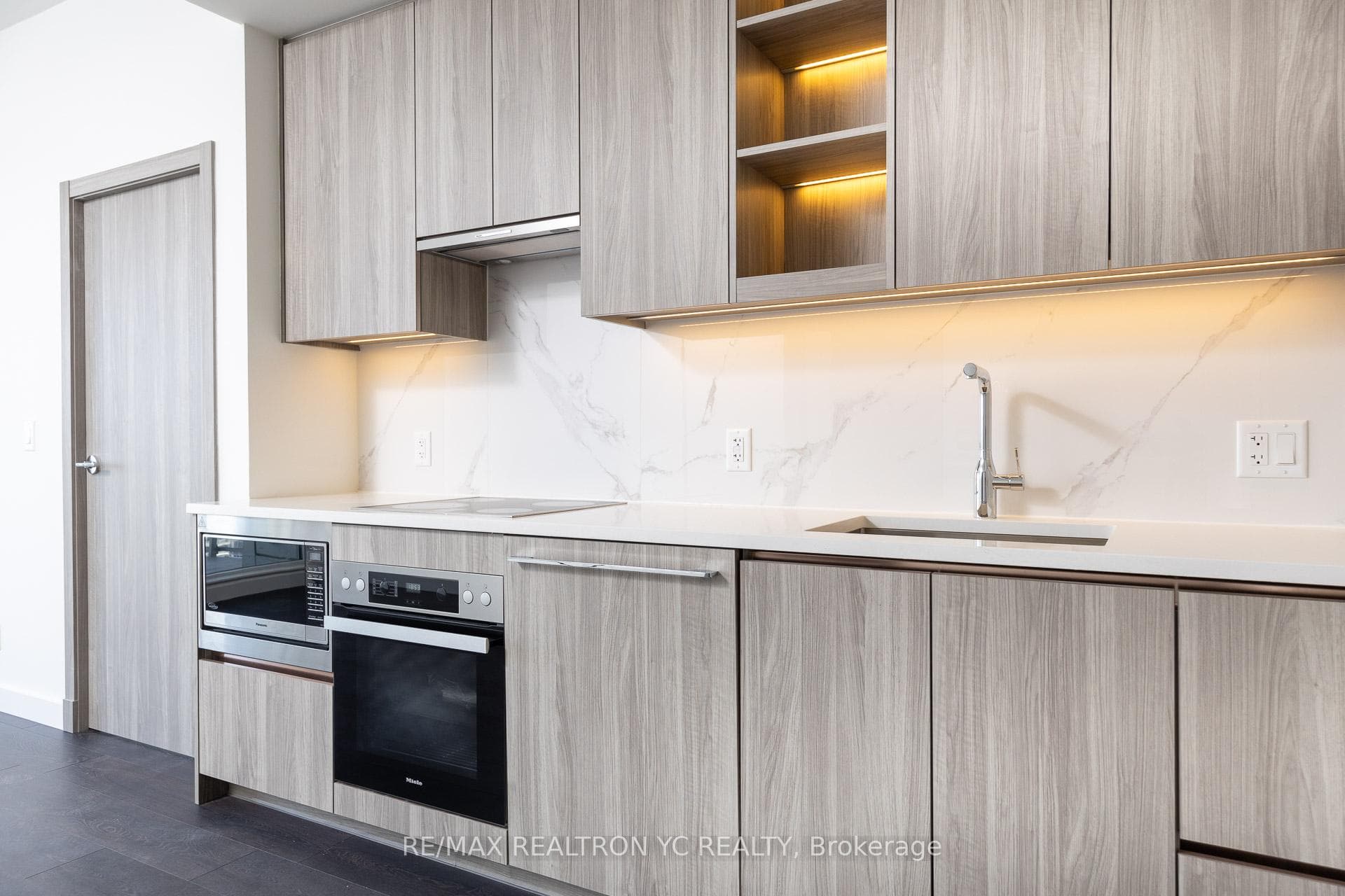 25 Mcmahon Drive Unit 2109 photo 6