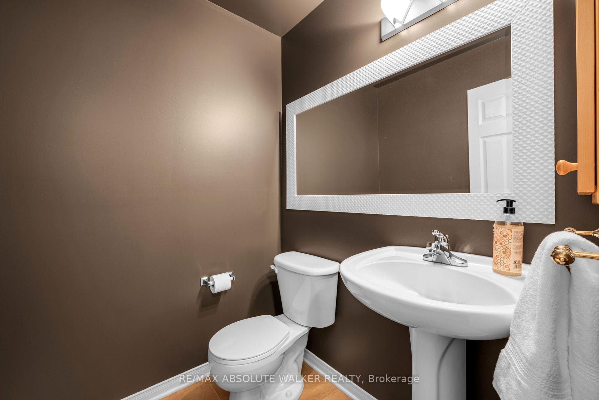 1547 Henri Lauzon Street photo 18