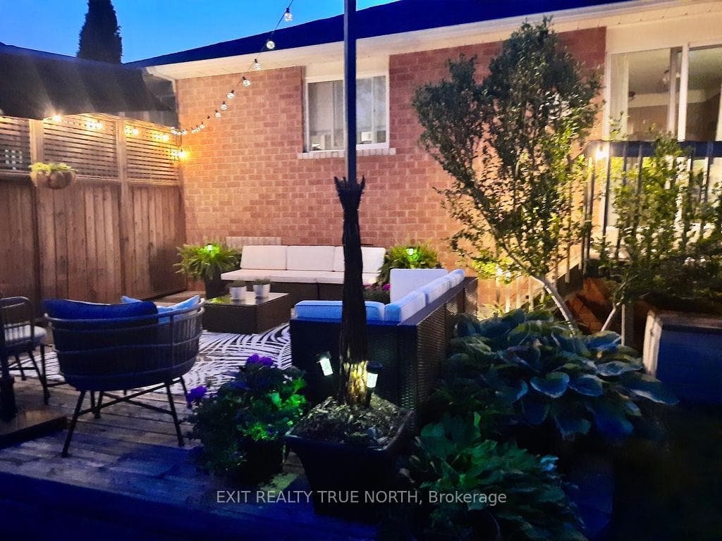 1321 Vincent Crescent photo 35