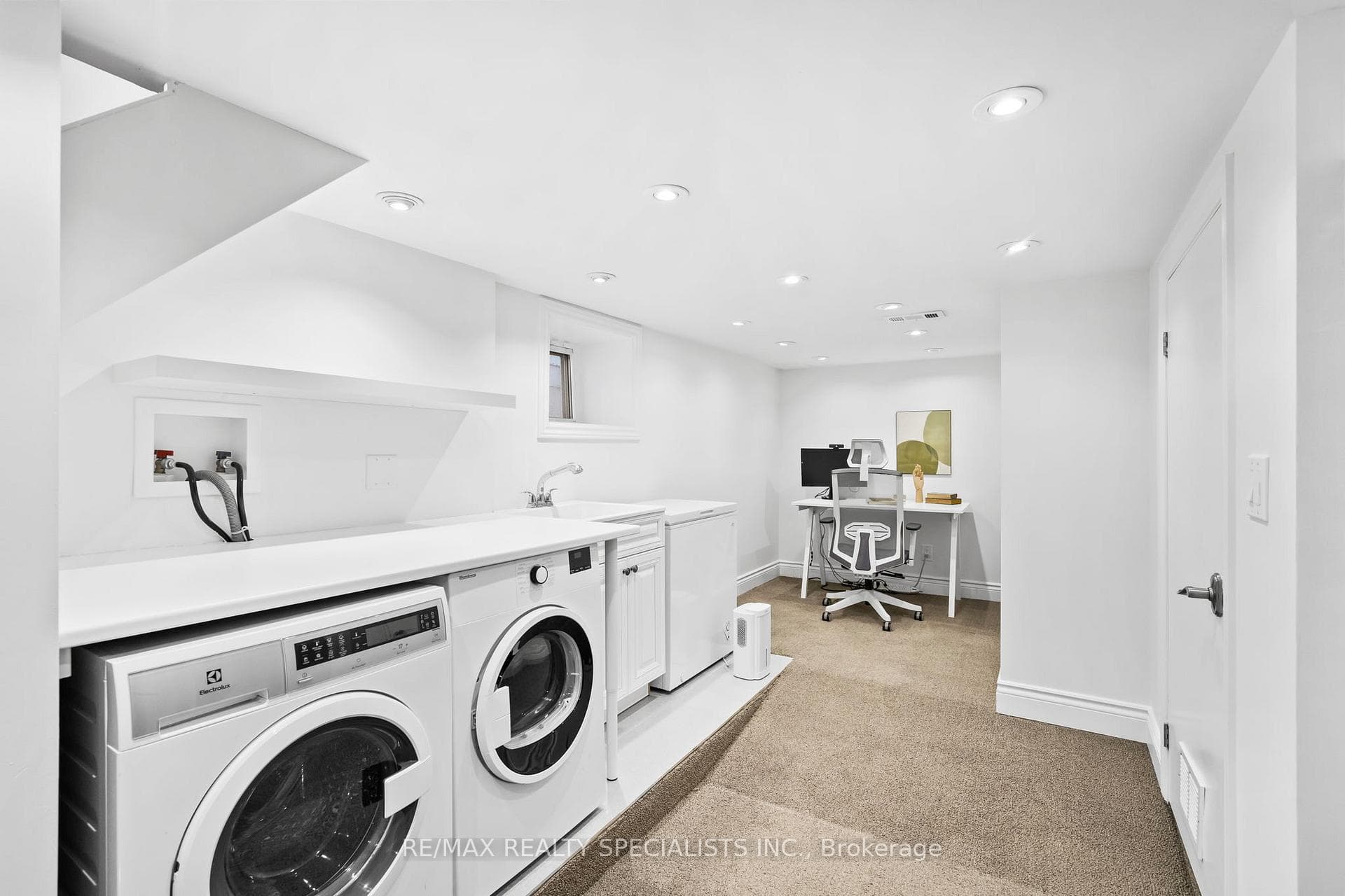 50 Albert Avenue photo 37
