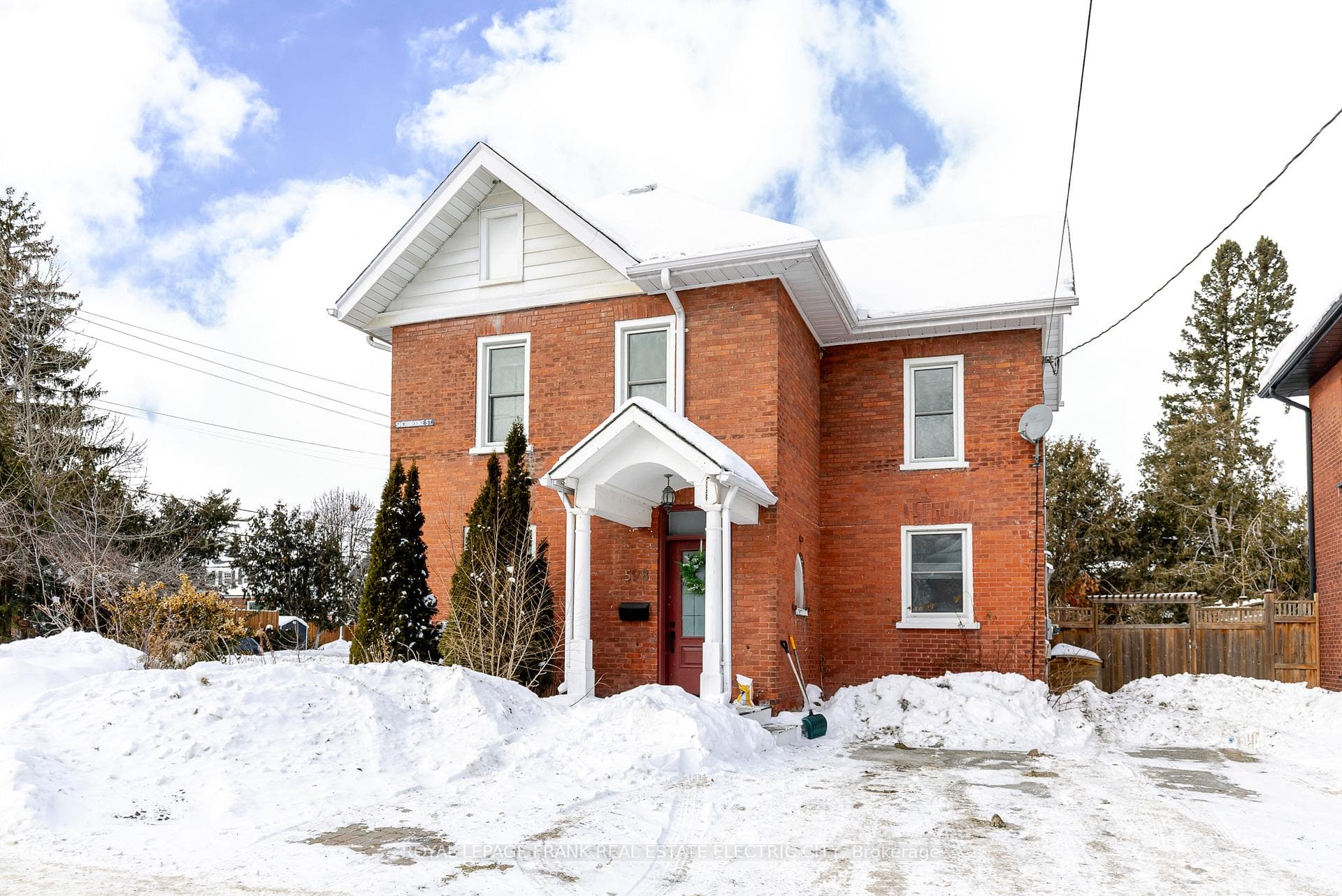 598 Sherbrooke Street photo 1