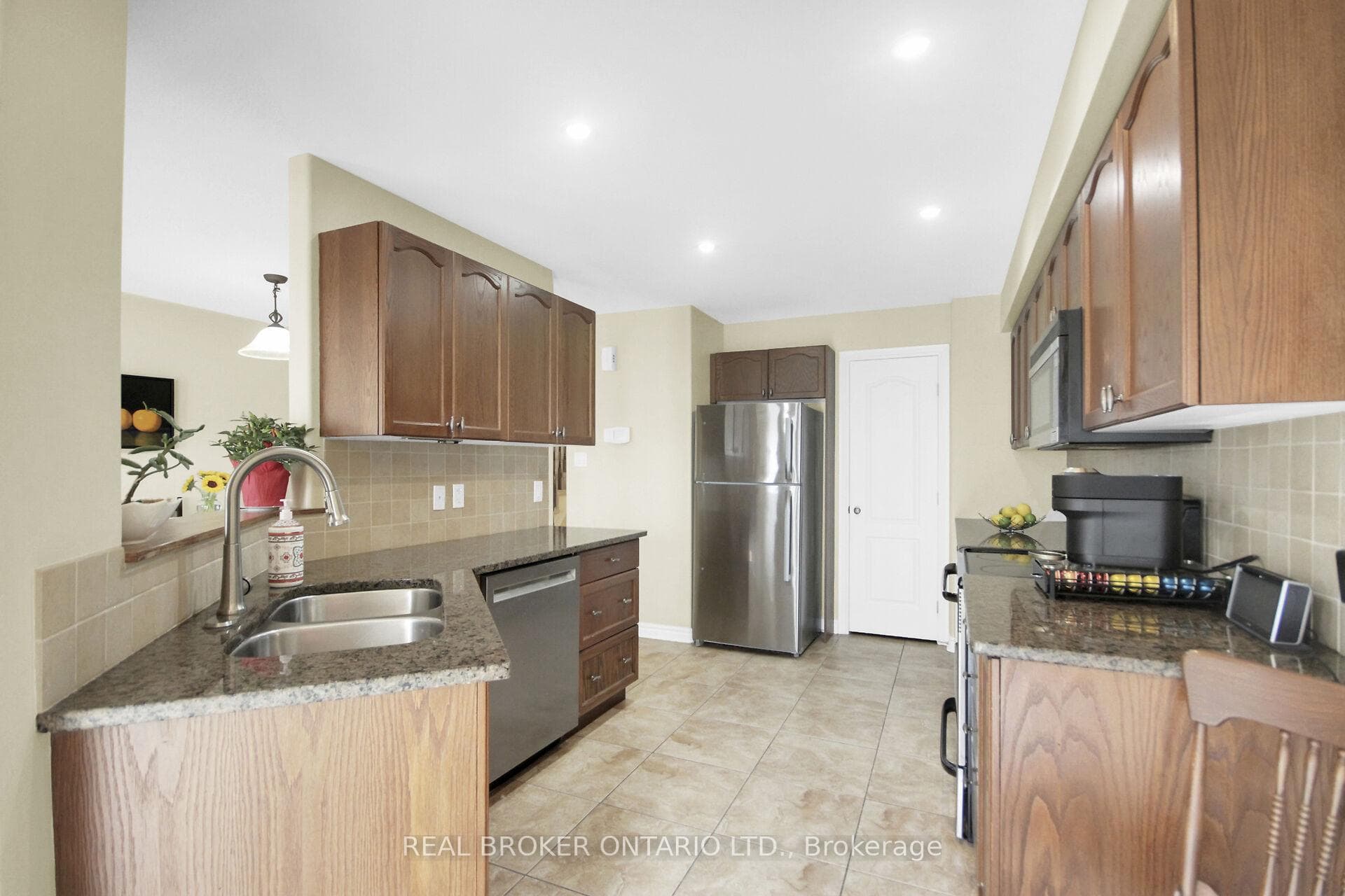181 Talltree Crescent photo 14