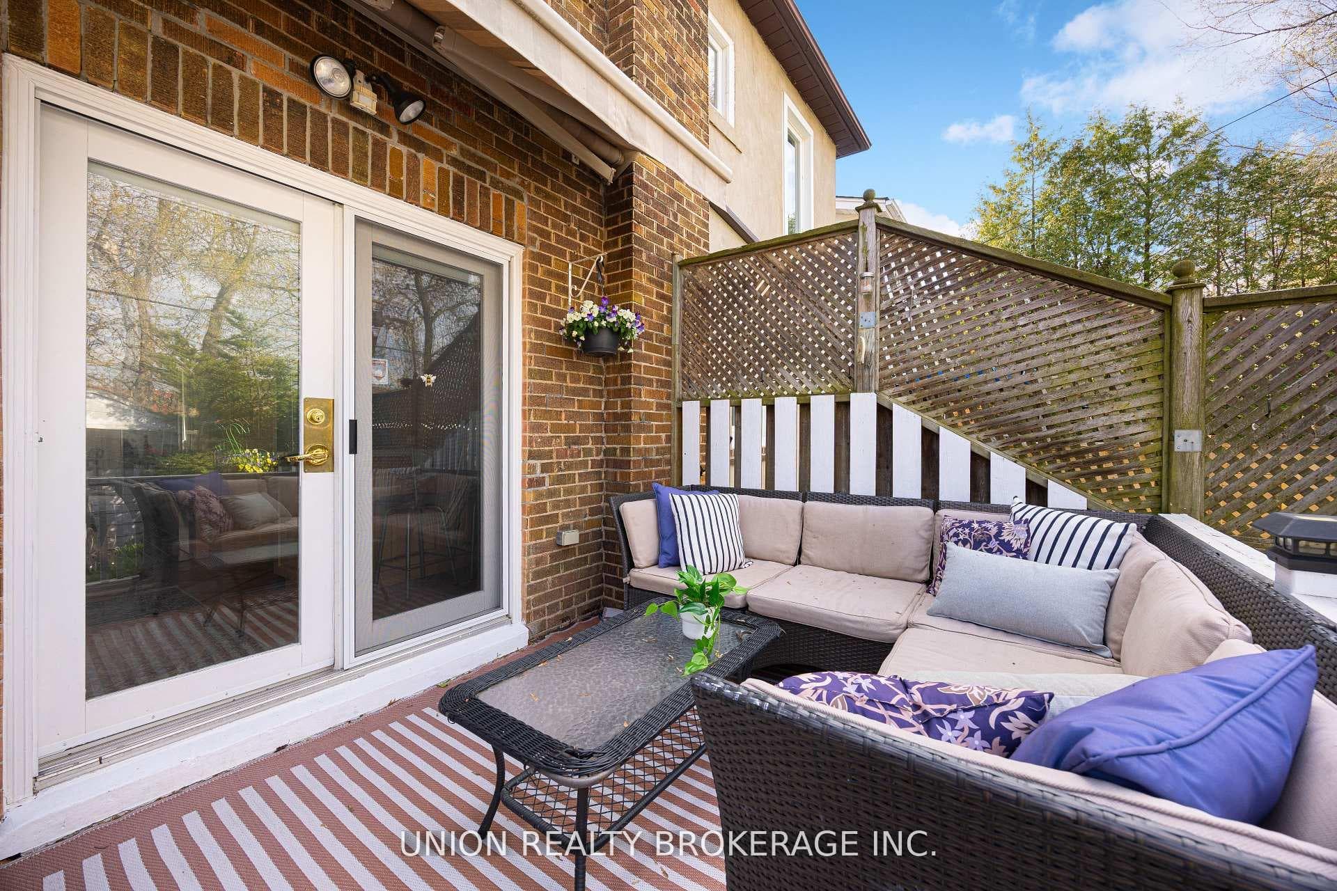 154 Blantyre Avenue photo 31