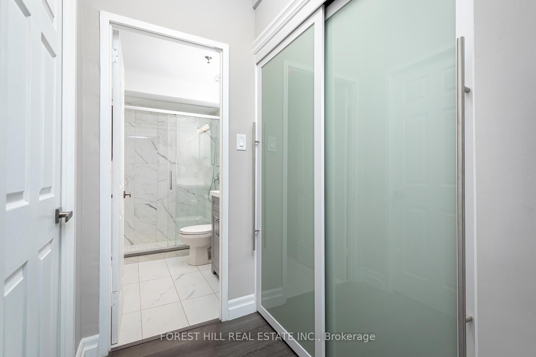 34 Walmer Road Unit 102 photo 16