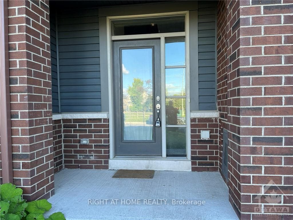 643 LAURALEAF Crescent photo 3