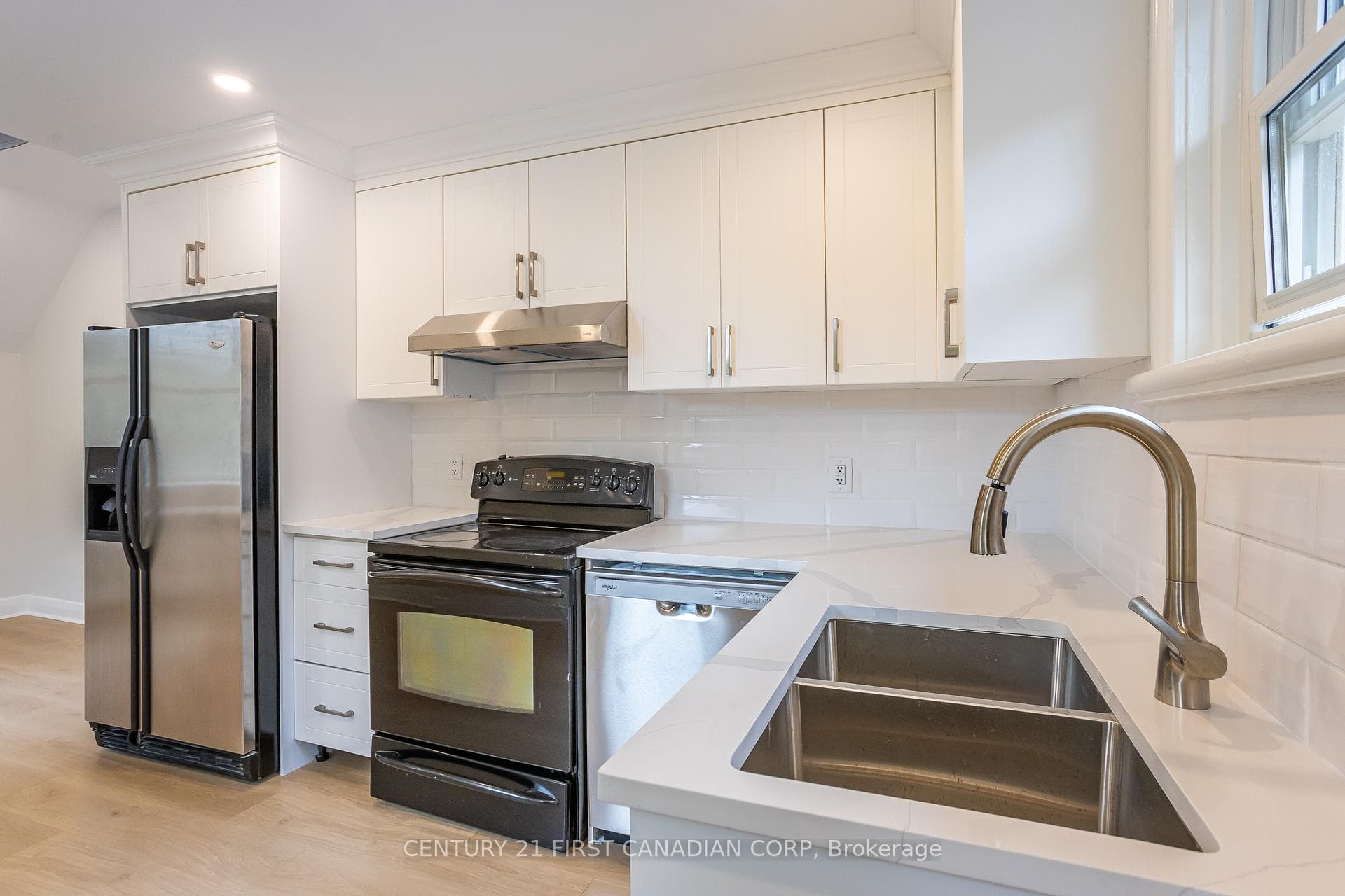 706 Waterloo Street Unit 2 photo 15