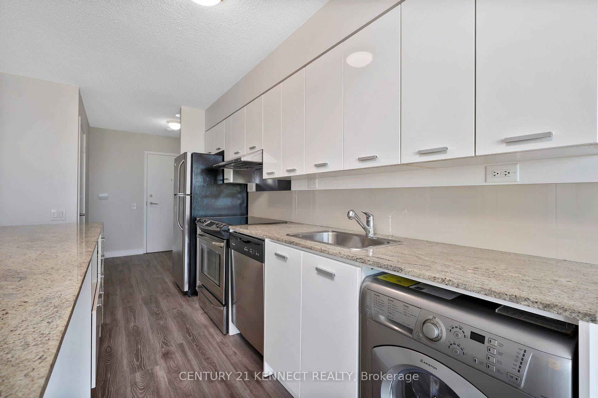 15 Singer Court Unit 1008 photo 3