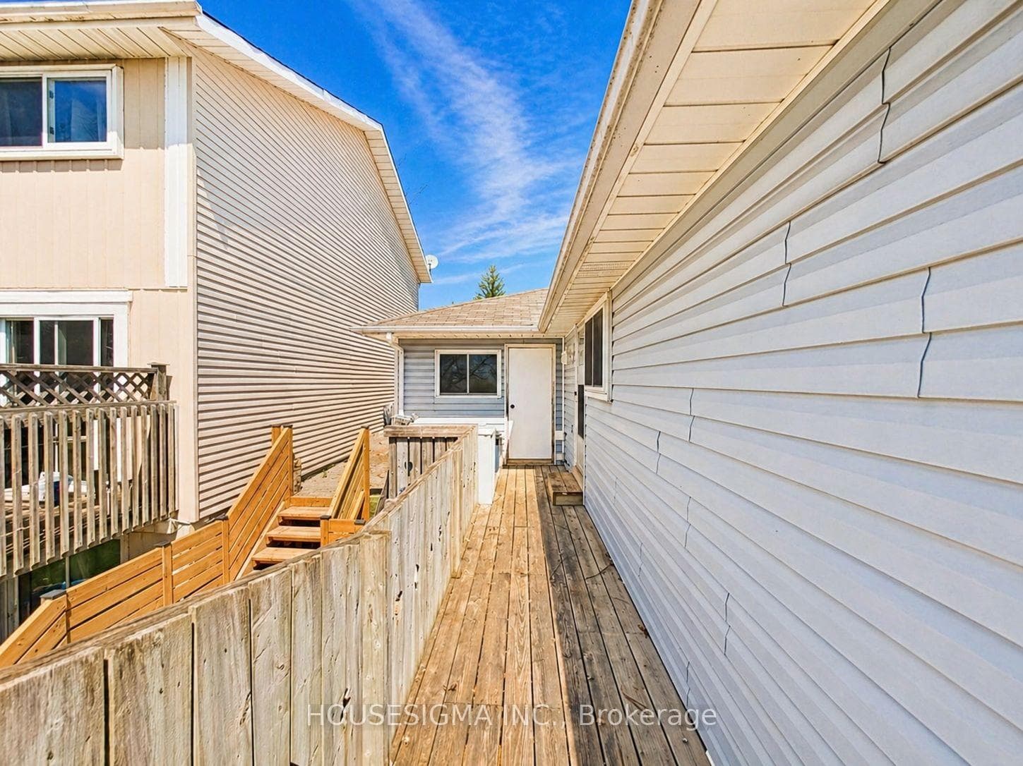 607 Down Crescent photo 46