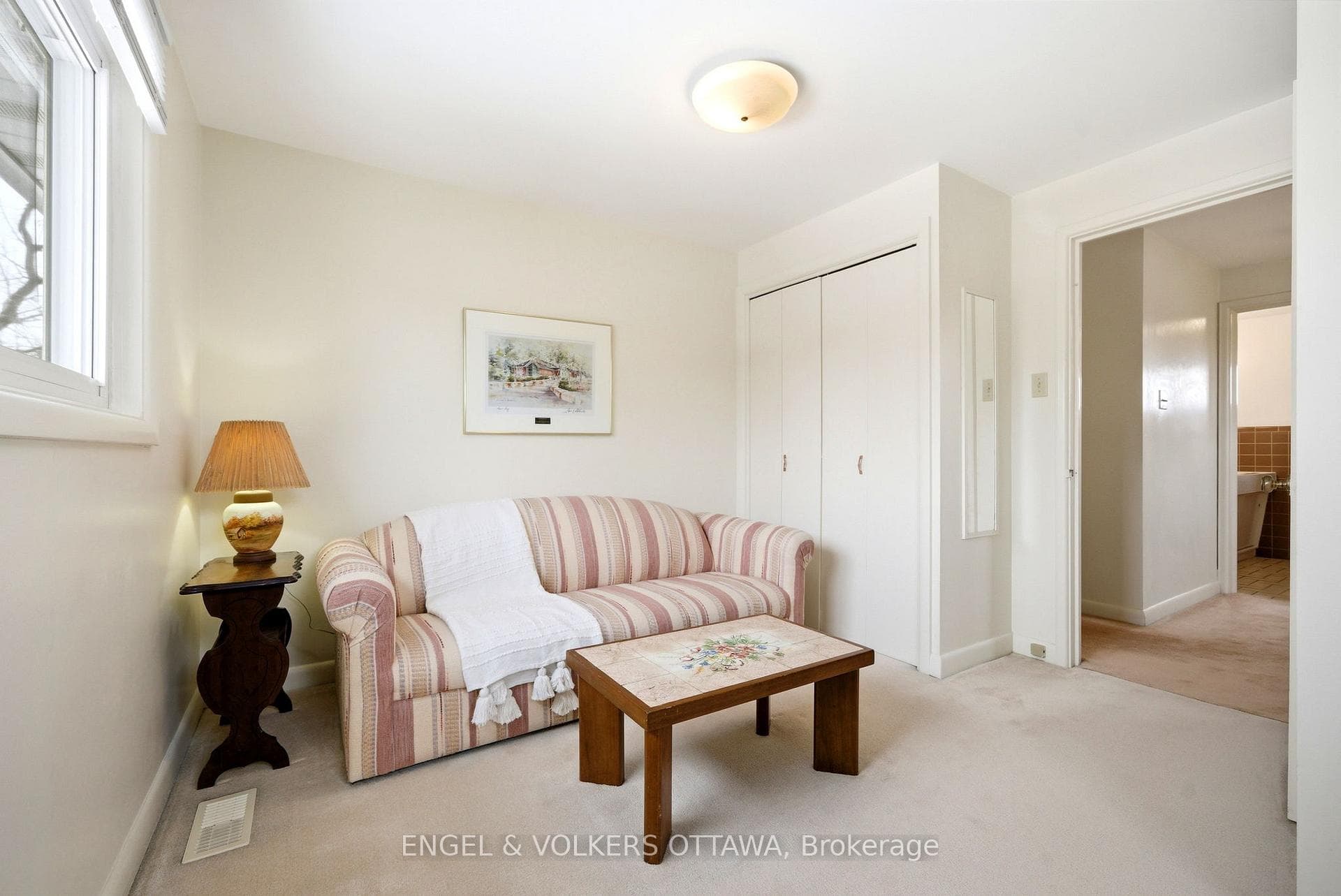 1148 Castle Hill Crescent photo 21