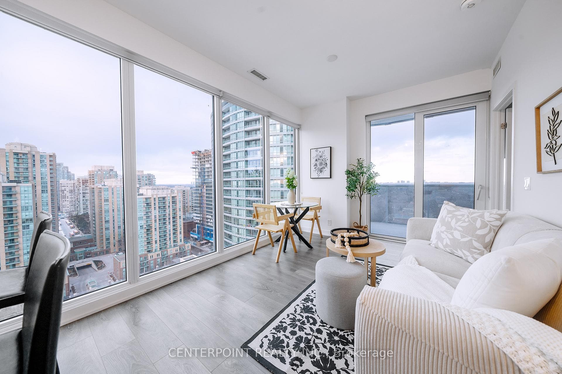 15 Holmes Avenue Unit 1808 photo 3